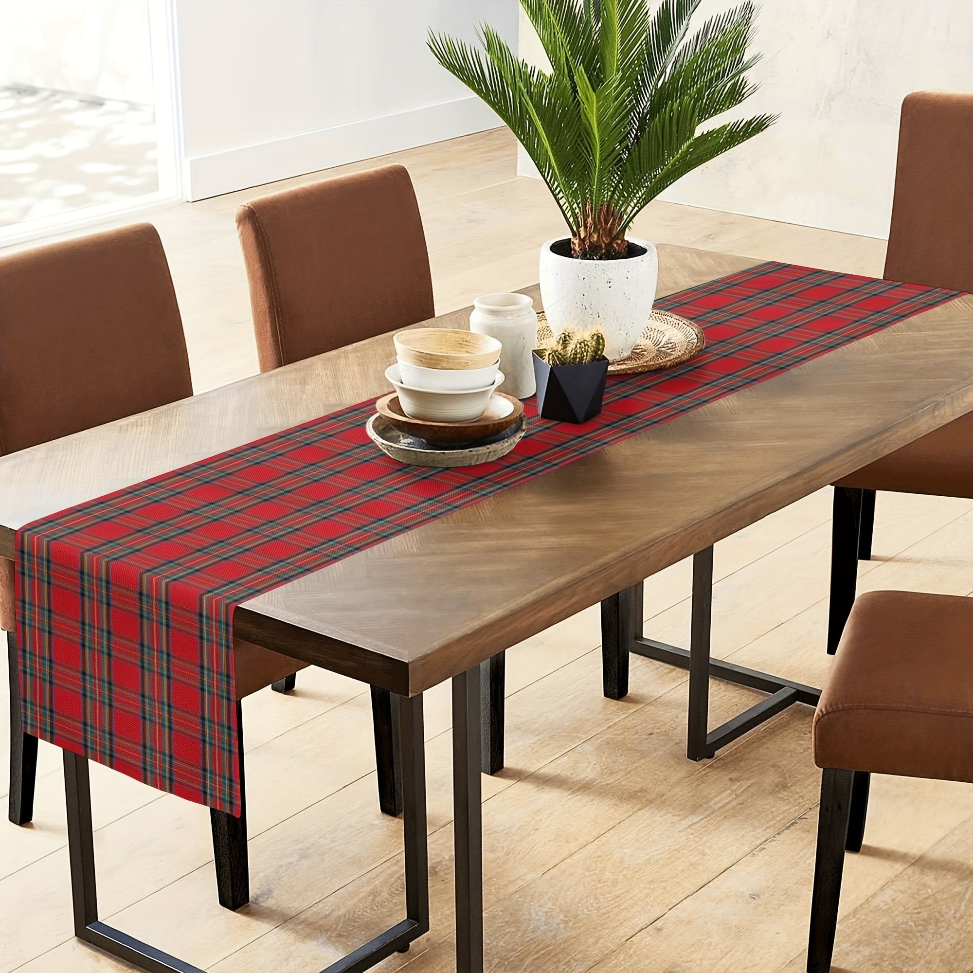 Polyester Christmas Table Runner with Red and Green Plaid for Holiday Decor