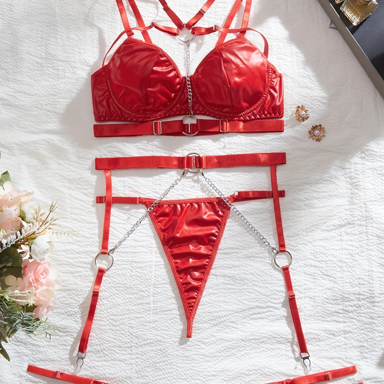 Conjunto de lencería punk para mujer con diseño de anillo y tiras, sujetador halter de escote profundo, cinturilla con liga y tanga