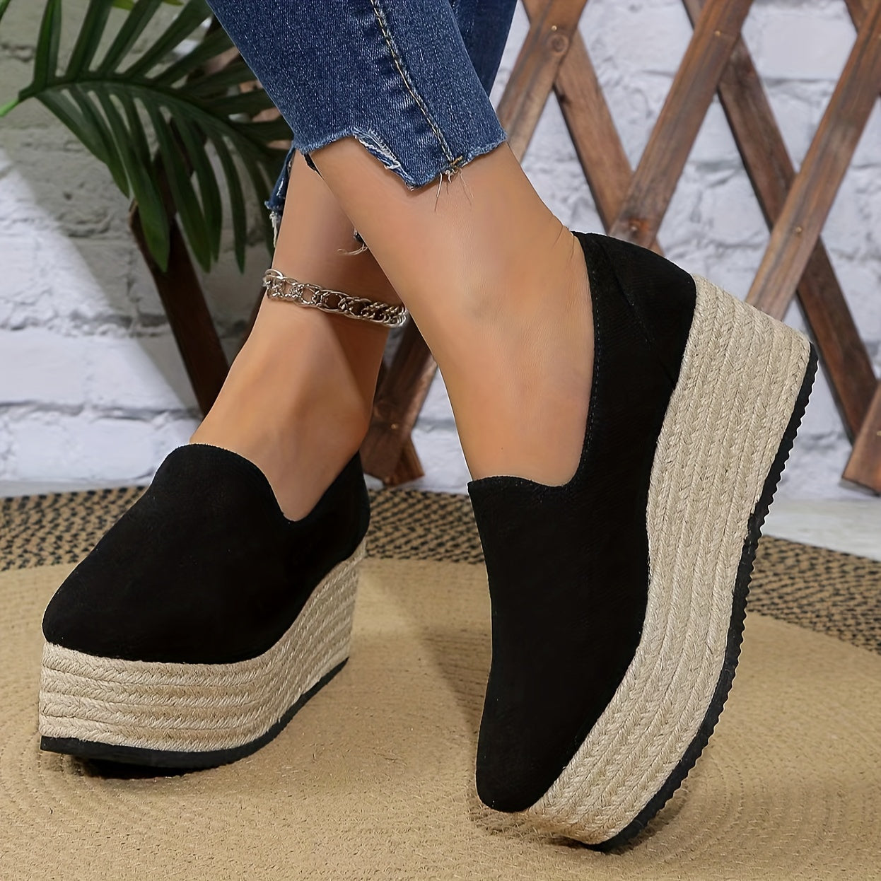 Ayollar uchun to'qima yuqori, PU taglik va to'qima ichki qismi bilan slip-on wedge krossovkalar, Shimoliy Amerika va Evropa uchun mos.