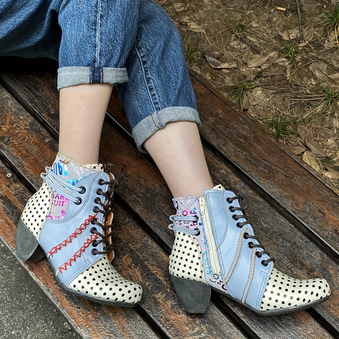 Женские ботинки с полукруглым принтом на щиколотке, средний каблук, пайетки, надписи, шнуровка