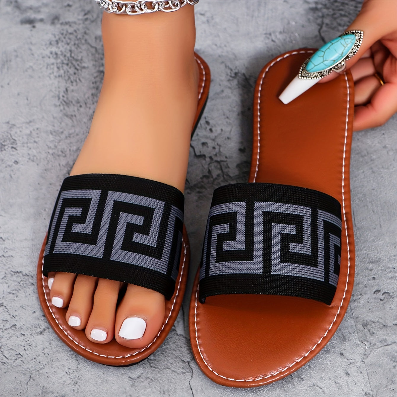 Women's Open-Toe Slip-On Sandals Black and White Striped Summer Beach Shoes