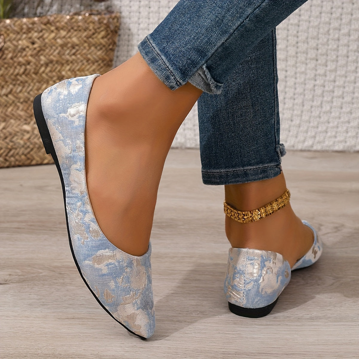 Zapatos planos bordados para mujer con recortes laterales