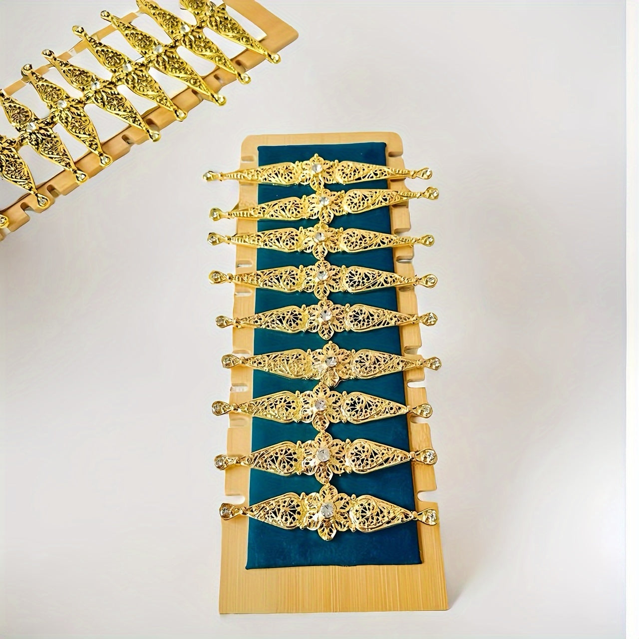 Nueve broches de filigrana de oro con diamantes para accesorios de joyería para mujeres