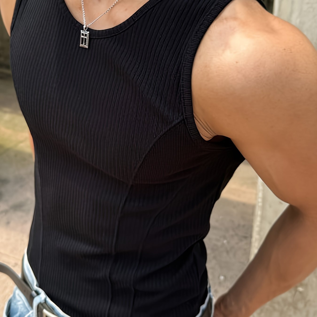 Men's White Ribbed Polyester Tank Top for Summer Workout Sleeveless Crew Neck