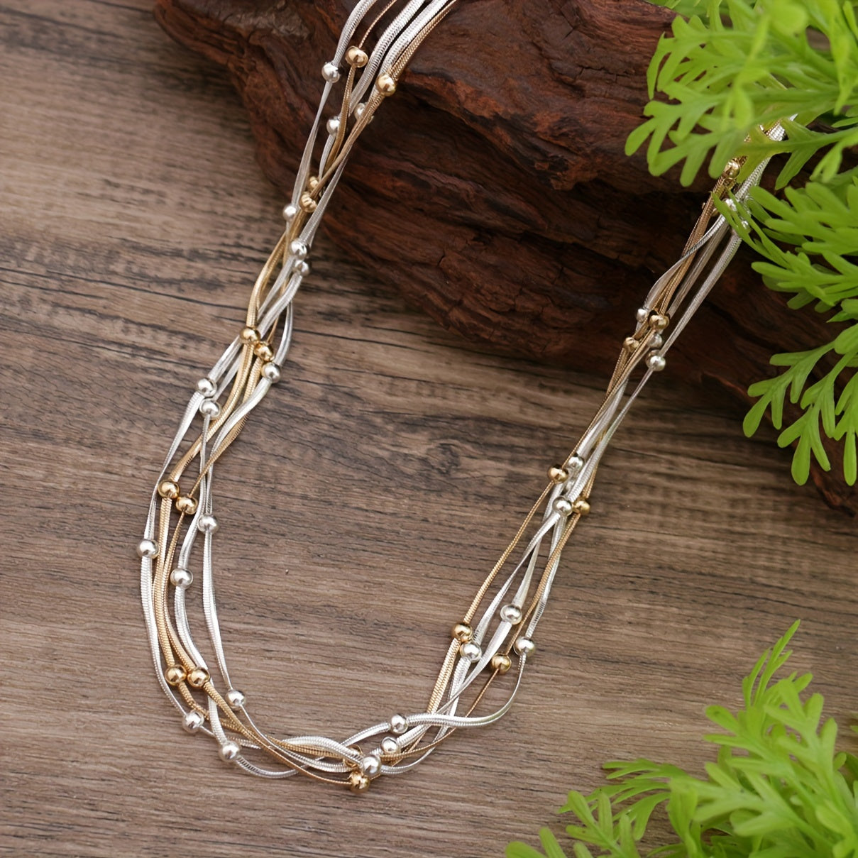 KAMILLE Vintage Punk uslubidagi misdan yasalgan qatlamli ilon zanjirli bilaguzuk va marjon to'plami, magnit qopqoq bilan, partiya va kundalik kiyim uchun uniseks zargarlik, Mardi Gras kuni aksessuar. Nikelga chidamli quloq to'pi va sovg'a uchun tayyor.