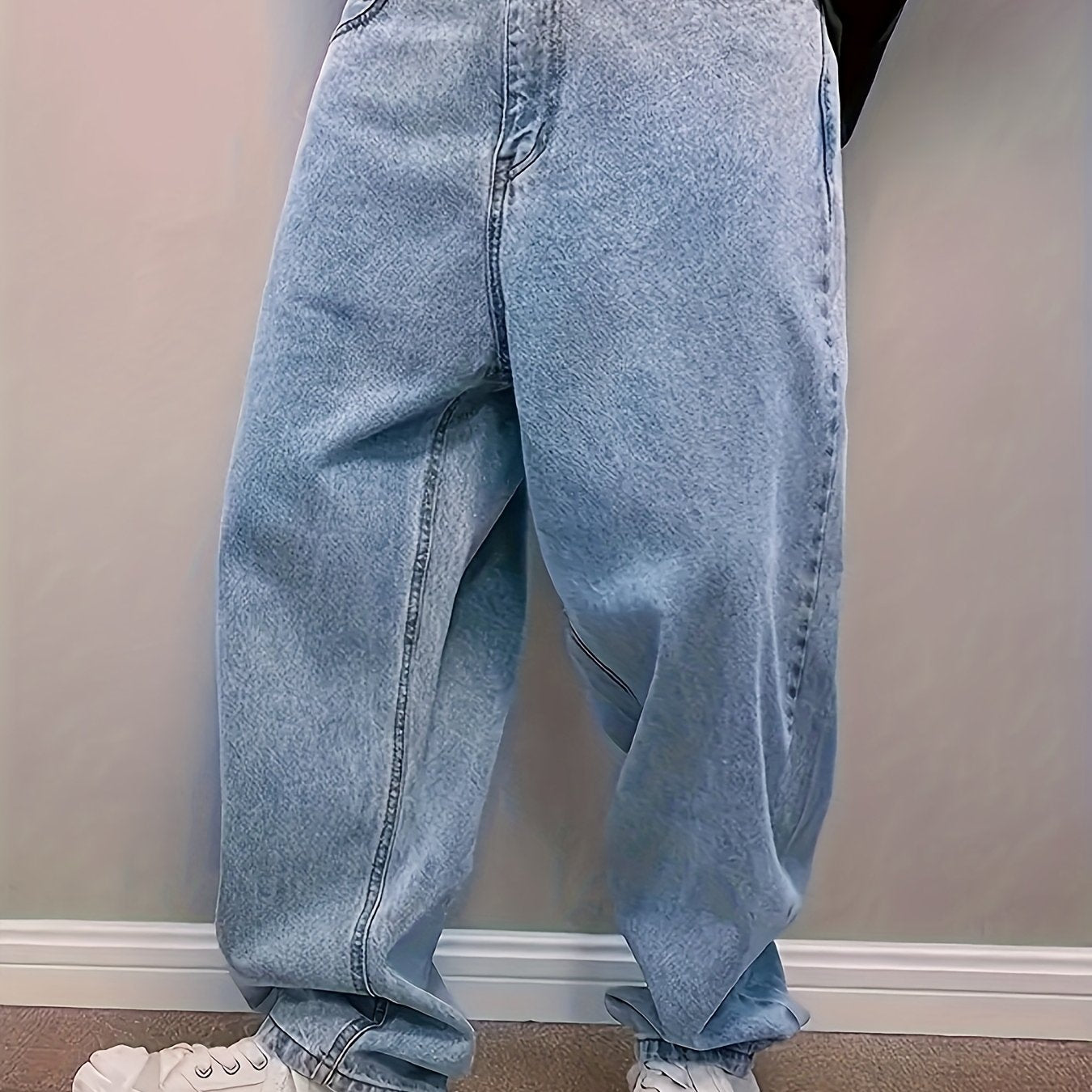 Мужские джинсы свободного кроя однотонного цвета с застежкой на пуговицах и средней посадкой