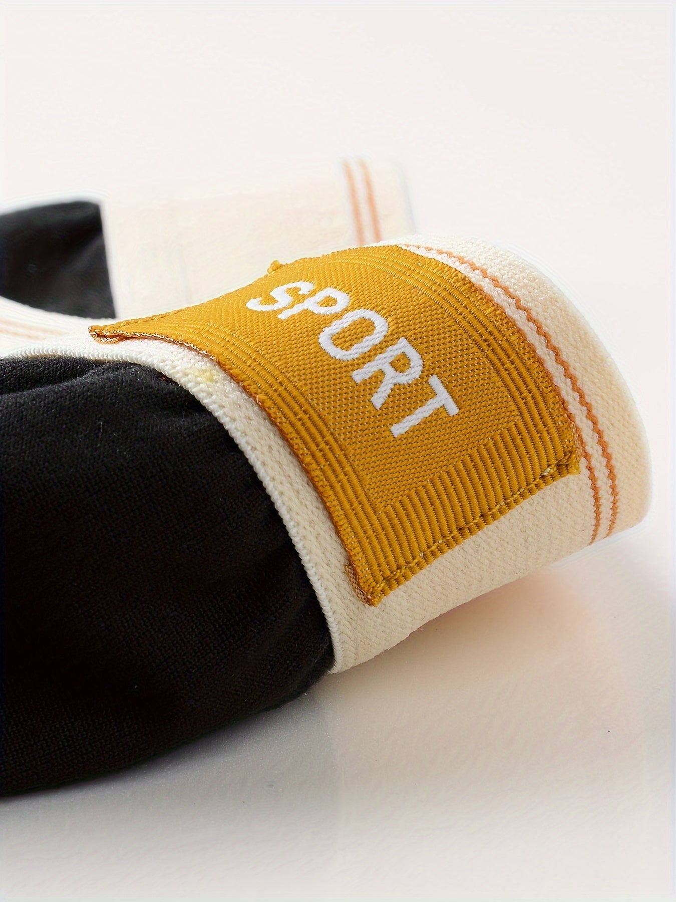 Erkaklar uchun 4 ta to'plam boxer shortlari, qulaylik va o'rtacha cho'zilish uchun elastan bilan birga mustahkam rangli polyester to'qima, kundalik kiyish uchun mukammal.