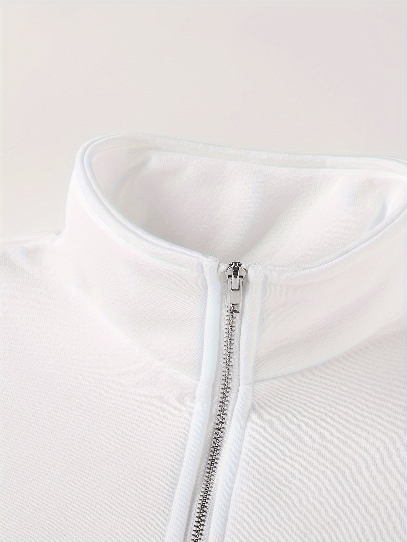 Erkaklar uchun qulay fermuarlı uzun yengli sviter, bahor va kuzda har kuni kiyish uchun mukammal.