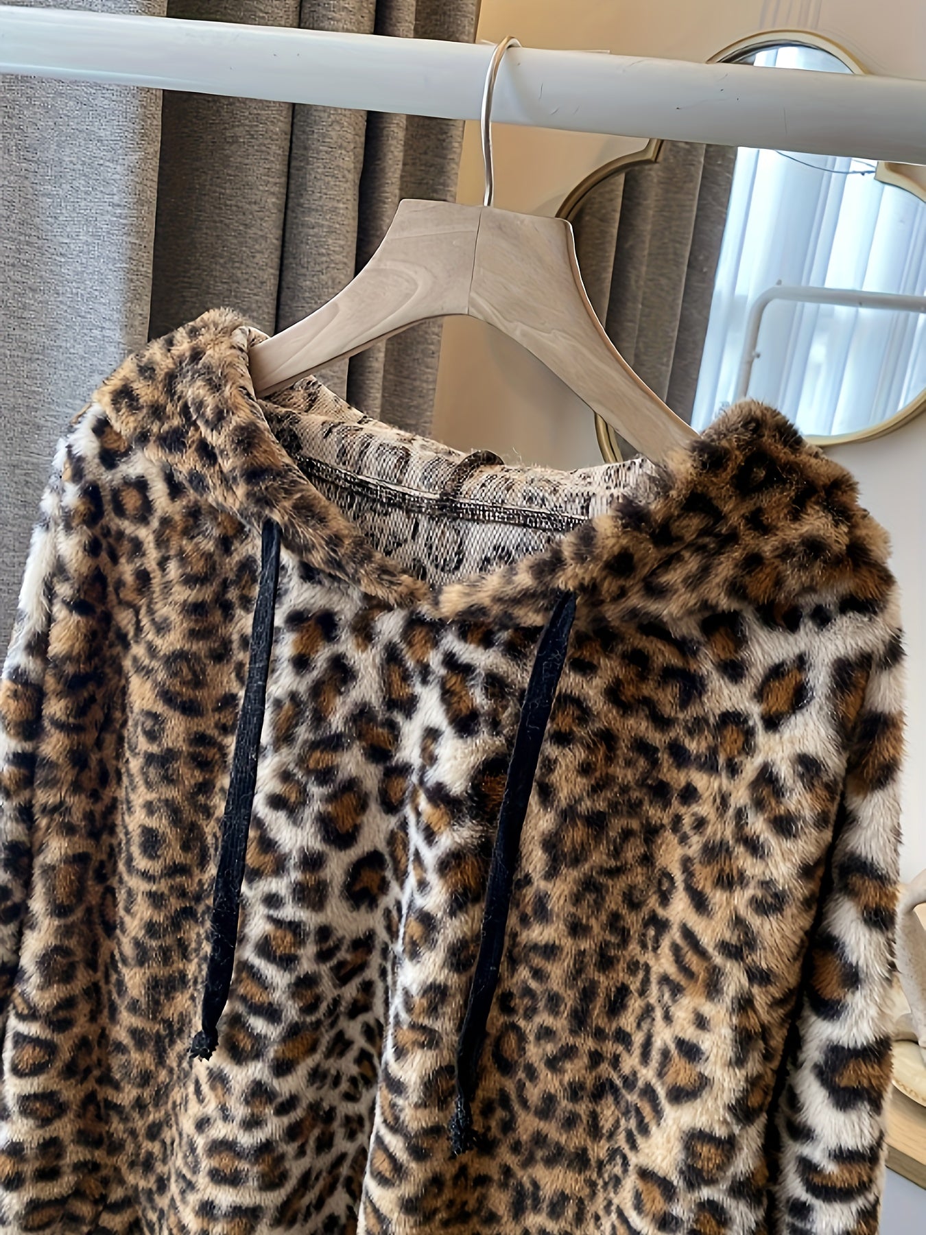 Sudadera con capucha peluda de estampado de leopardo para tallas grandes para mujer, sudadera casual de otoño e invierno