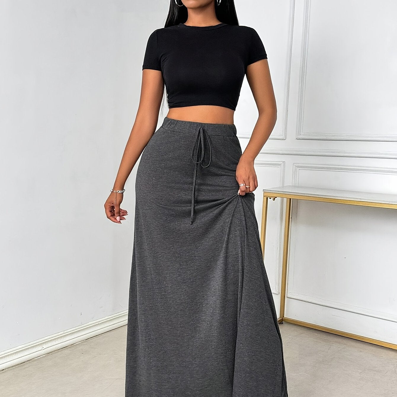 Falda larga de mujer de talla grande en gris carbón, de cintura alta, que estiliza, casual