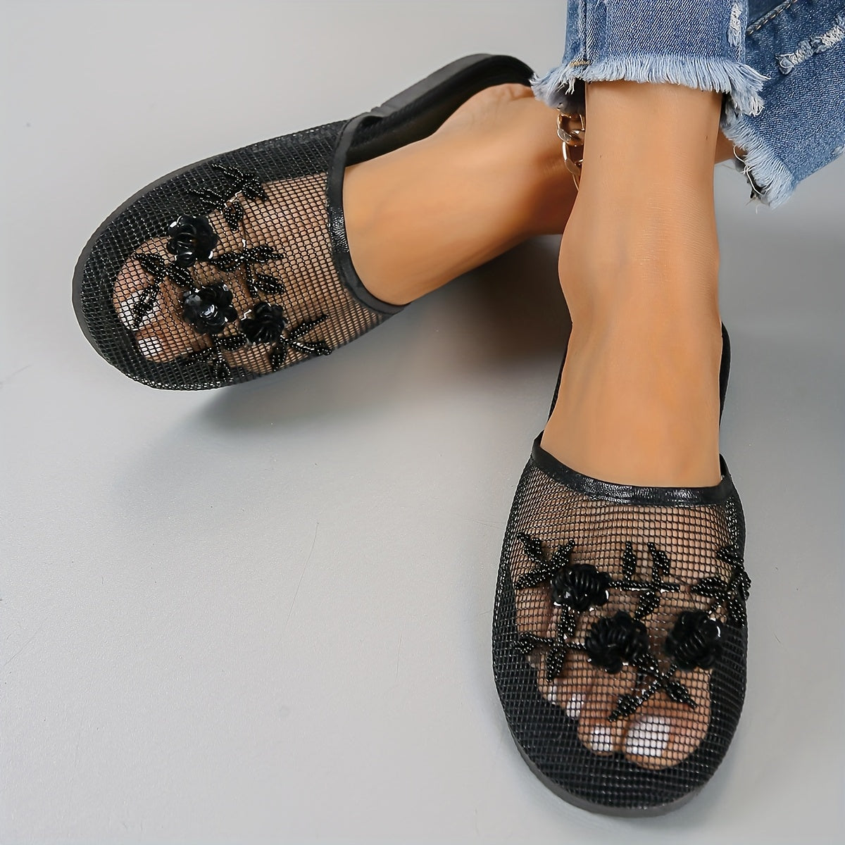 Women's Flat Sandals With Flower Sequins and Beaded Detail
