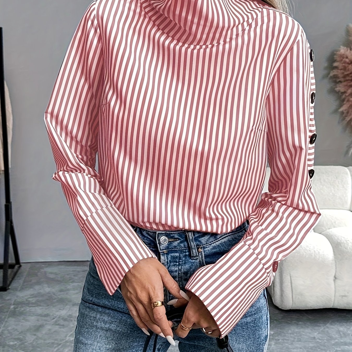 Plus o'lchamli ayollar uchun uzun qolli chiziqli kofta qora tugma oldi ko'rinmaydigan