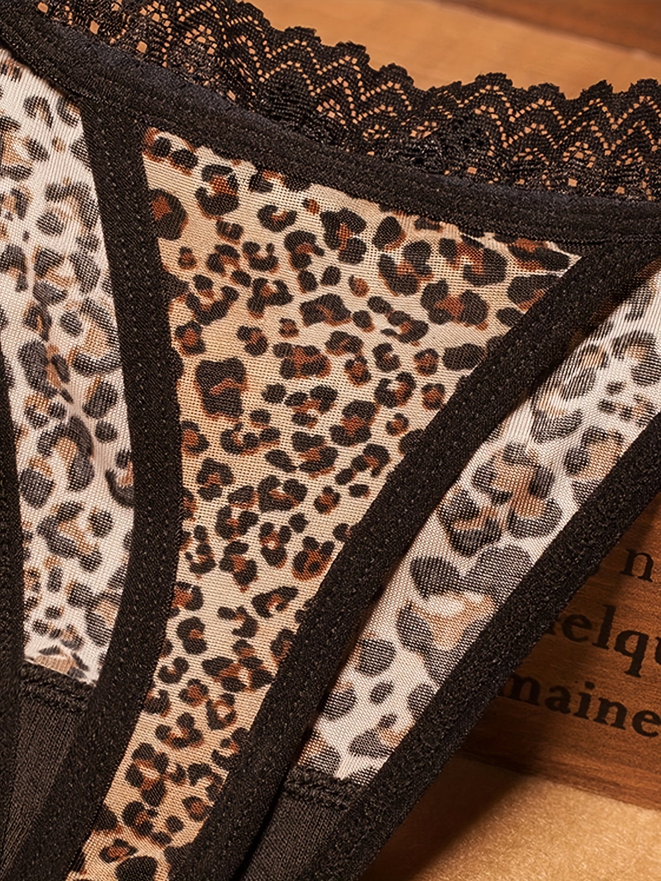 Трусики-стринги с кружевной отделкой в леопардовый принт для женщин, V-образный вырез, эластичный материал, размеры S/M/L