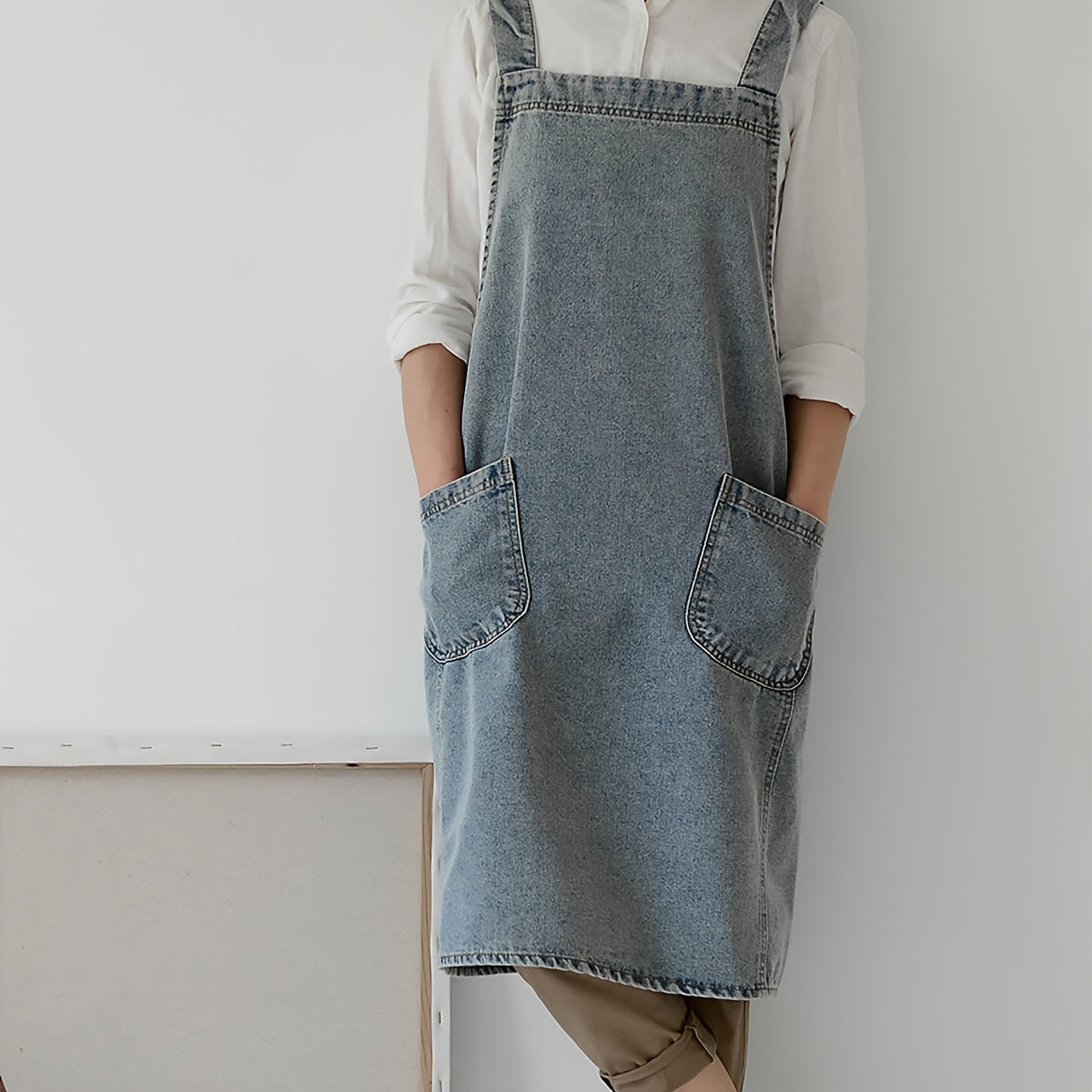 Vintage-Style Denim Apron with Pockets Waterproof Adjustable Straps for Kitchen and Restaurant