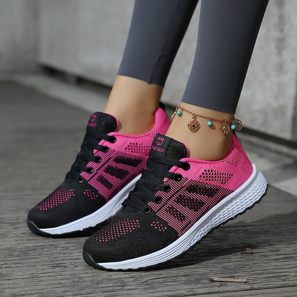 Women's Mesh Casual Sneakers Black and White Low-Top Running Shoes