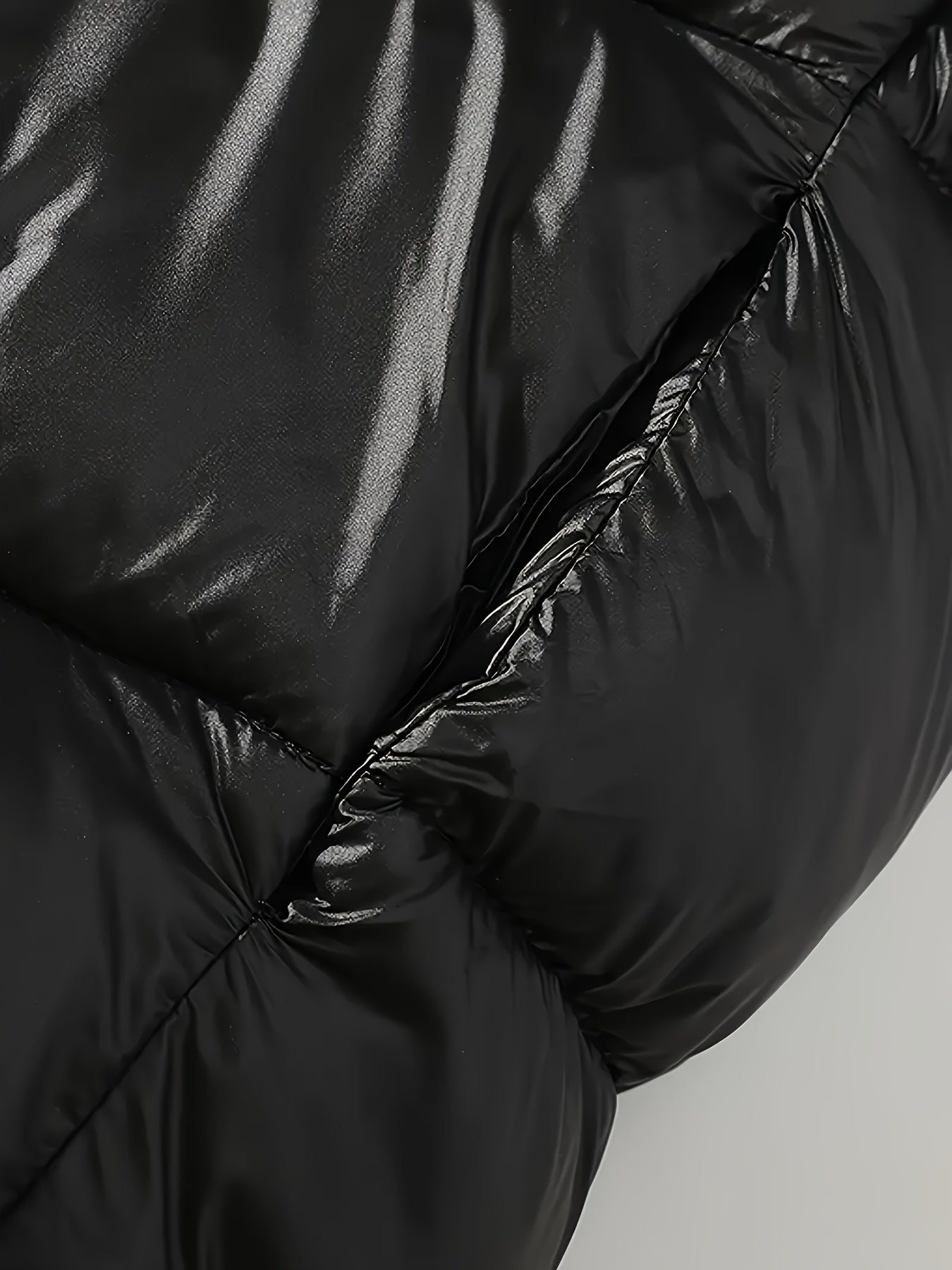 Usmonli plus o'lchamdagi erkaklar uchun pufli palto, kaput va cho'ntaklar bilan, ochiq havoda faoliyatlar uchun mukammal. Issiq va zamonaviy.