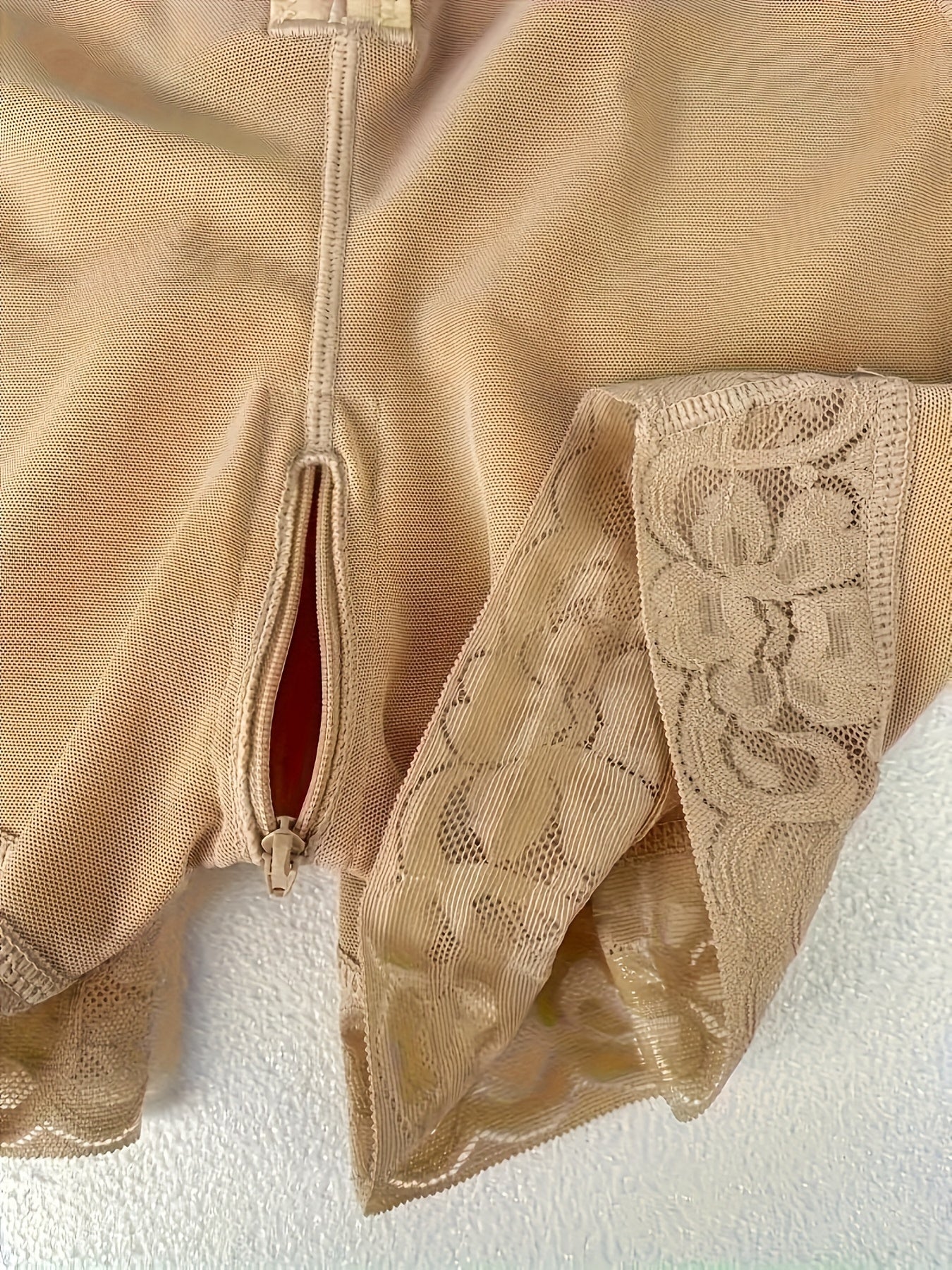 High-Waist Shapewear Bodysuit with Zipper and Hook Closure for Tummy Control and Waist Slimming