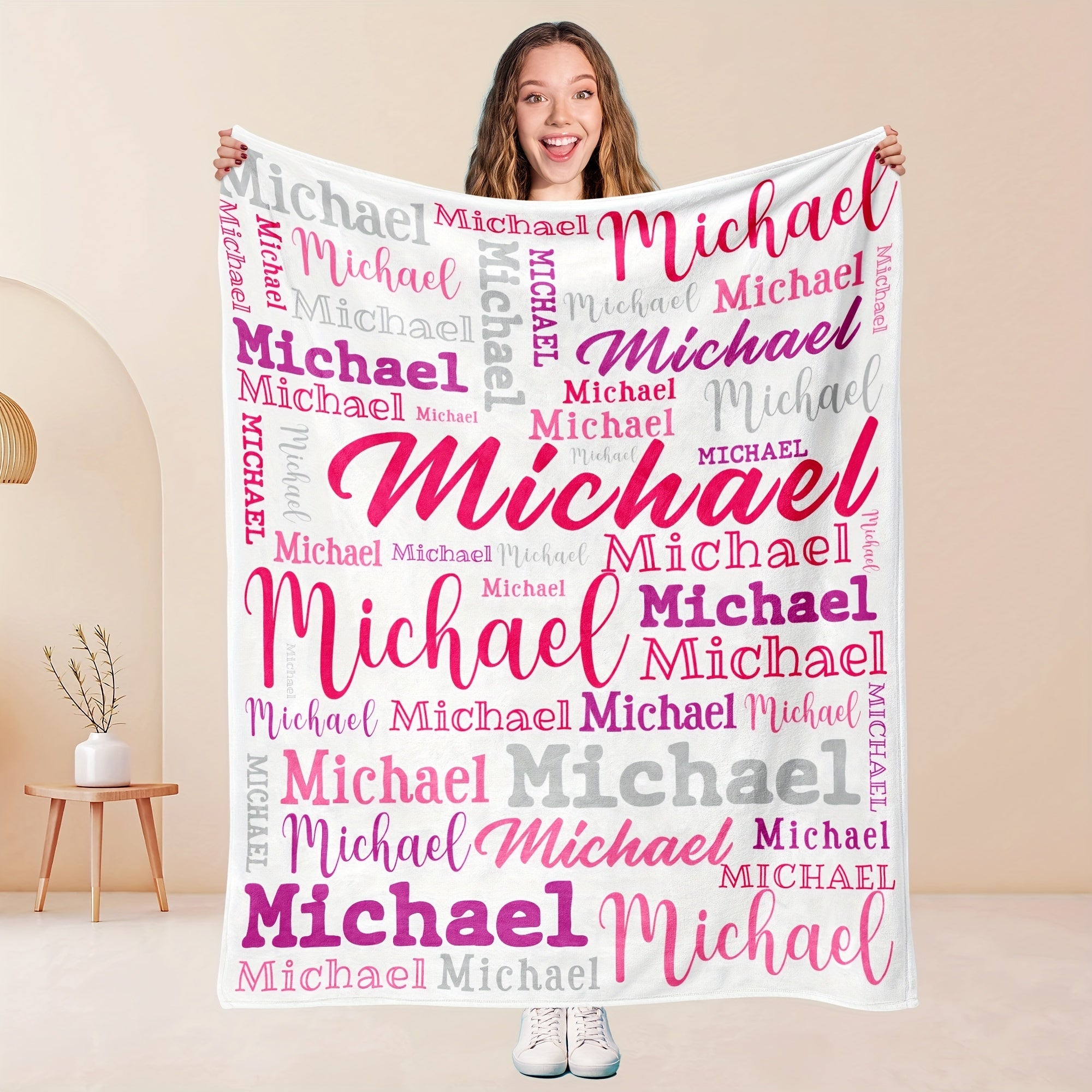 QOGOER tomonidan tayyorlangan shaxsiylashtirilgan katta nomli ko'rpa, ultra-yumshoq 100% polyester flanel to'qima matodan tayyorlangan bo'lib, barcha mavsumlar uchun mos bo'lgan aralash rang dizaynida yuqori sifatli raqamli bosma bilan ta'minlangan.