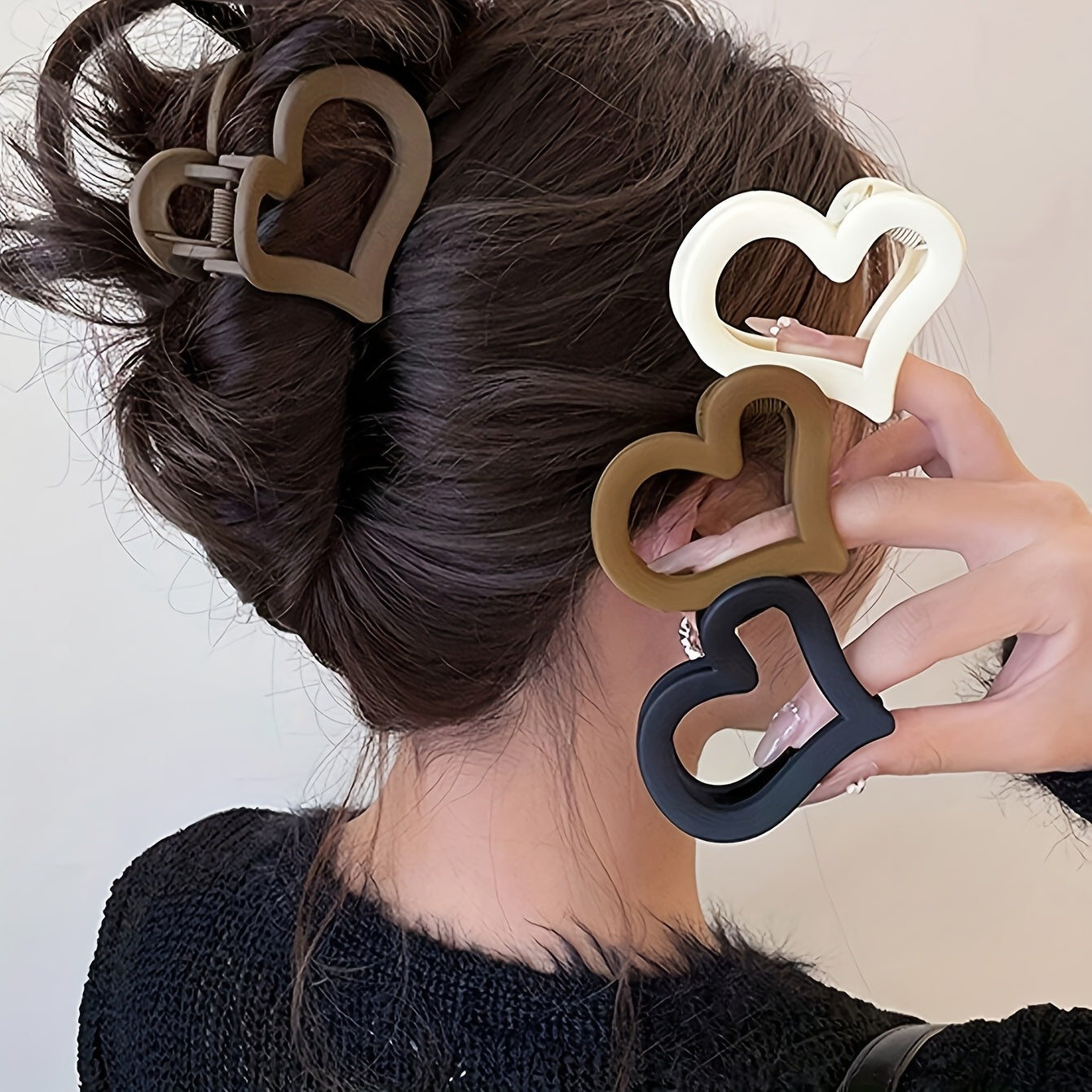 Women Heart-Shaped Plastic Hair Clips Set Medium Size Durable Strong Grip Minimalist Hair Accessories