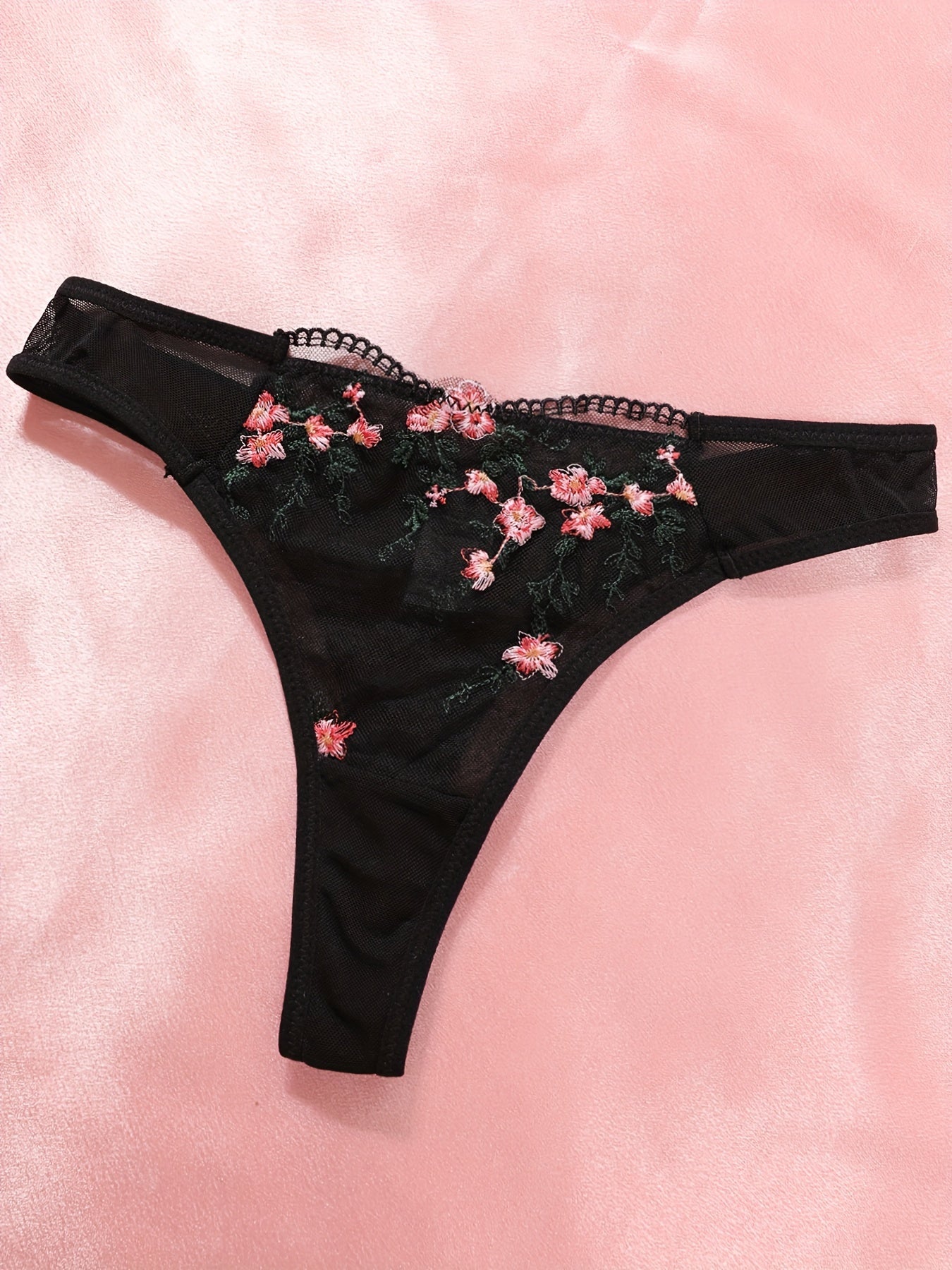 Women's Ultra-Thin Embroidered Underwire Bra Set with Lace Detailing