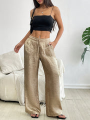 Ayollar uchun 100% polyesterdan tayyorlangan zamonaviy bir rangli keng oyoq shimlar. Tasodifiy ta'til va har kuni kiyish uchun mos. Past bel va to'g'ri oyoq dizayni bilan ajralib turadi. Bahor/yaz/kuz uchun ideal.