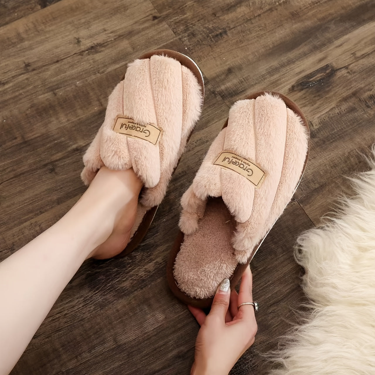 Unisex Checkered Plush Slippers Non-Slip EVA Sole All-Season Home Shoes