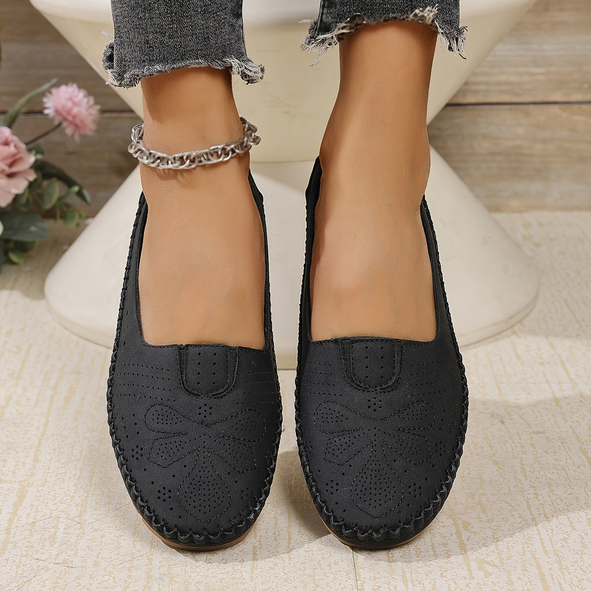 Plus-Size Women Breathable Flat Shoes Casual Embroidered Solid Color