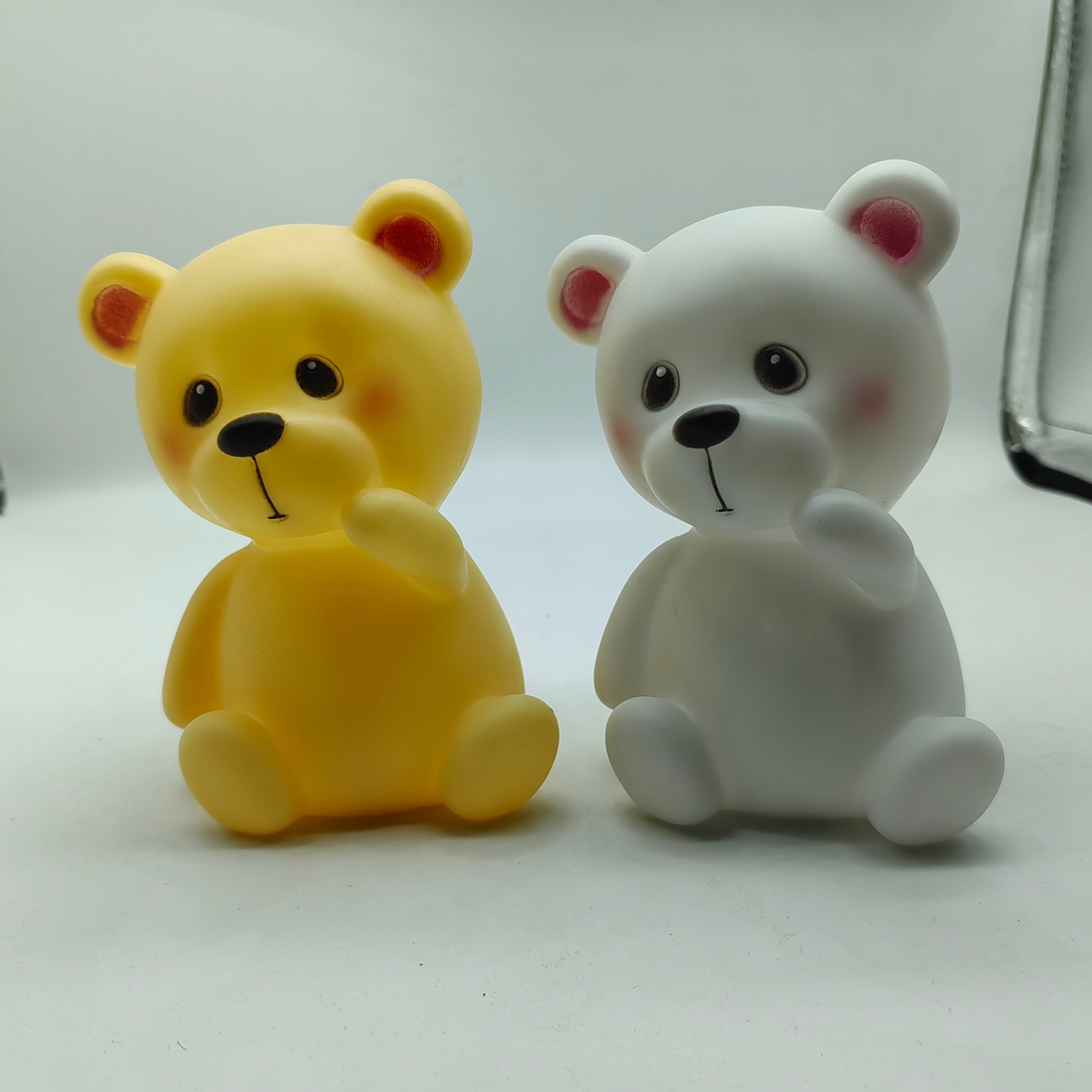 Luz nocturna de oso adorable para decorar la habitación de las niñas, lámpara de escritorio con batería