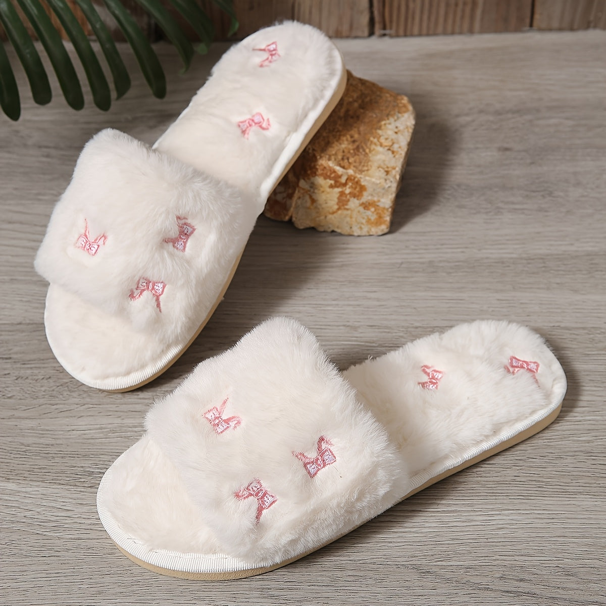 Ayollar uchun sun'iy mo'ynali yopiladigan shippaklar, pushti lenta, kundalik ichki poyabzal