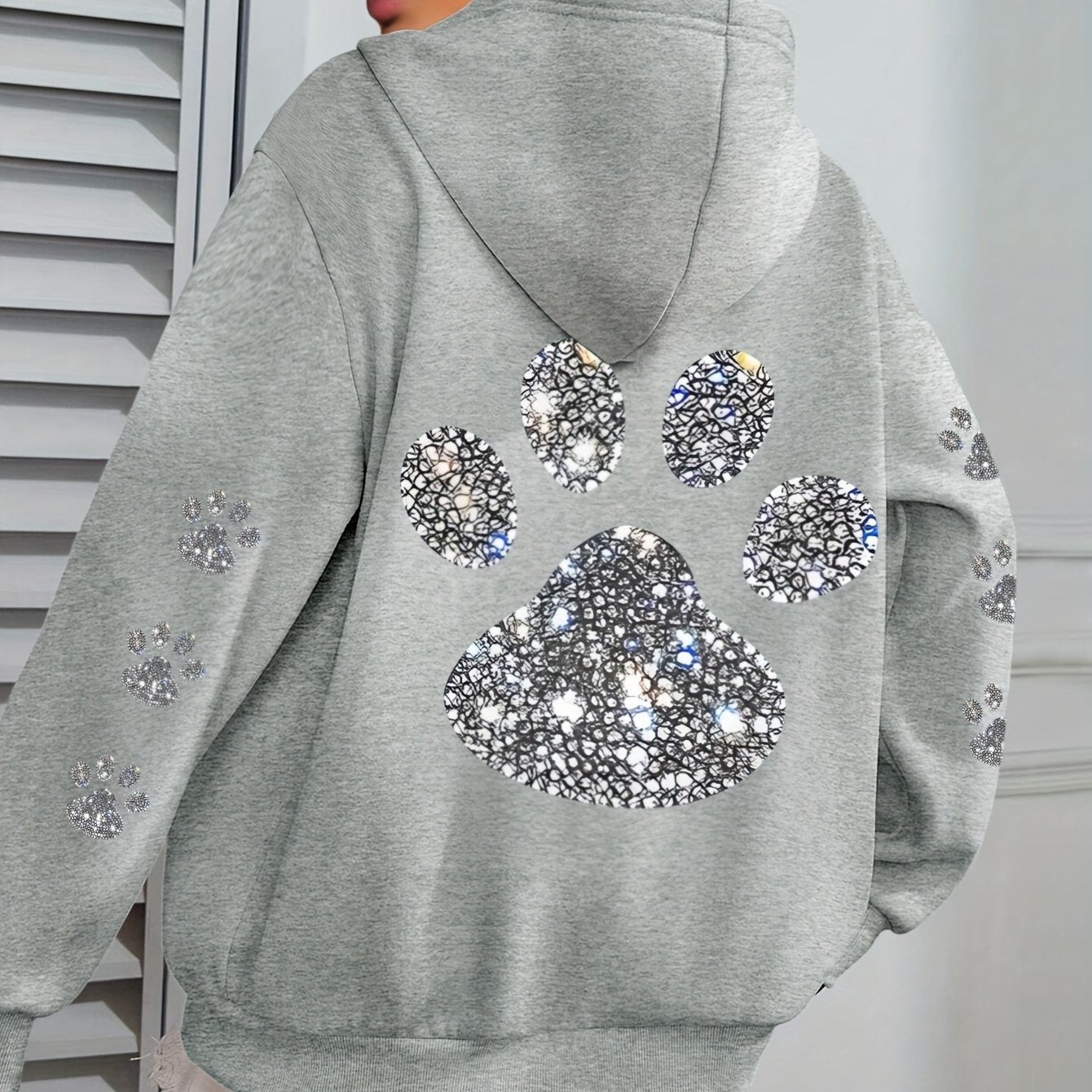 Ayollar uchun kattaroq o'lchamli hoodie polyesterli mushuk paw print pullover, cho'ntak bilan