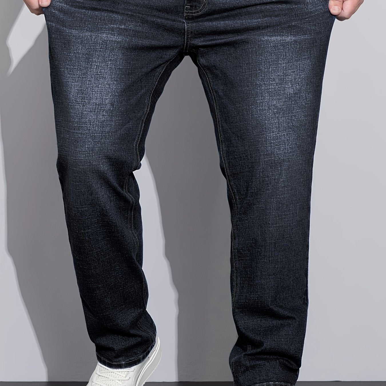 Erkaklar uchun plussiz o'lchamdagi paxta aralashgan jinsilar, oddiy moslashuv, qulay cho'ziladigan denim, bir rangda va yengil yuvilgan. Klassik 5 cho'ntak dizayni, mustahkam va namni so'radigan. O'smirlar uchun mos.