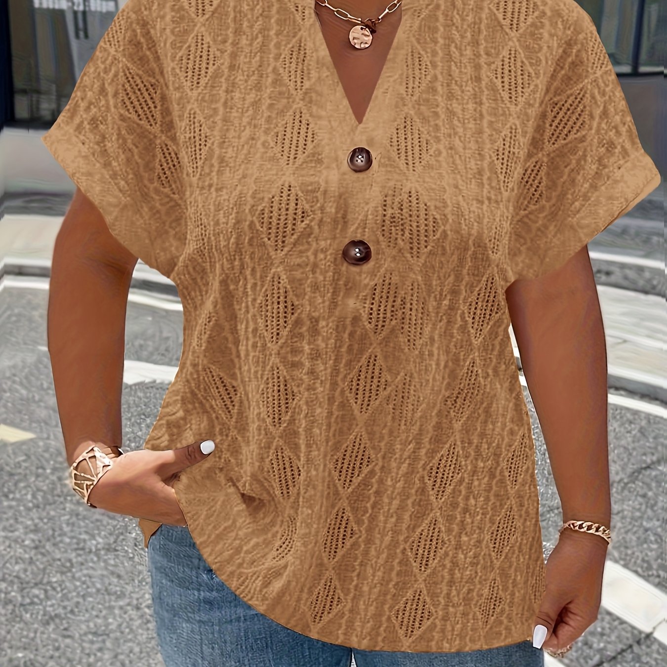 Plus o'lcham ayollar uchun kengaytirilgan V-yuqa T-shirt qisqa sleeve geometrik jacquard yozgi ko'ylak