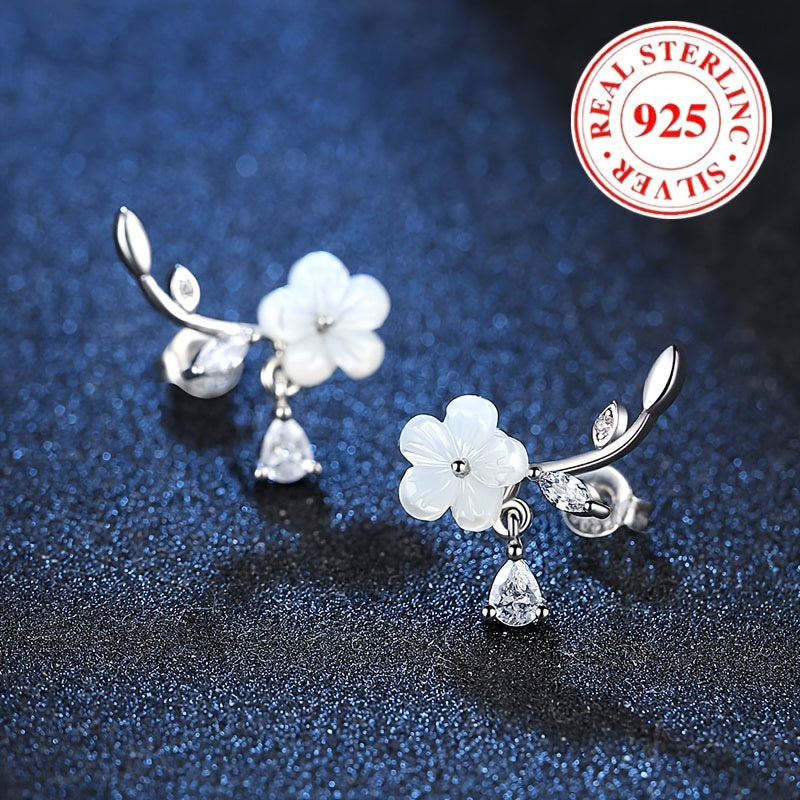 Pendientes de plata de ley con flor de ciruelo y colgantes de zirconia cúbica para mujer