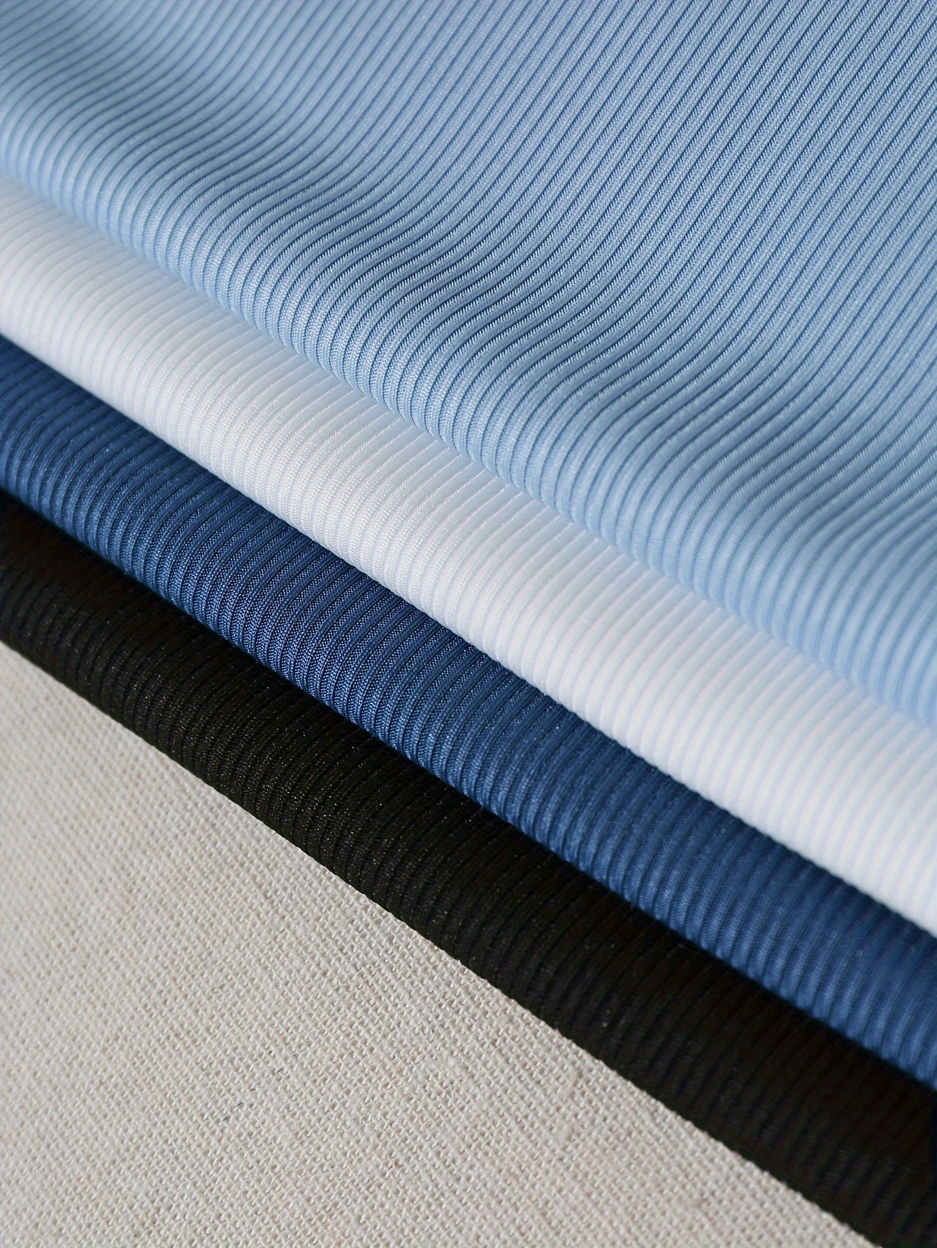 Ayollar uchun tasmasiz, oldida bog'ichli, yumshoq va qulay to'qilgan polyester mato, bir rangda, mos keladigan, bahor va yoz uchun.