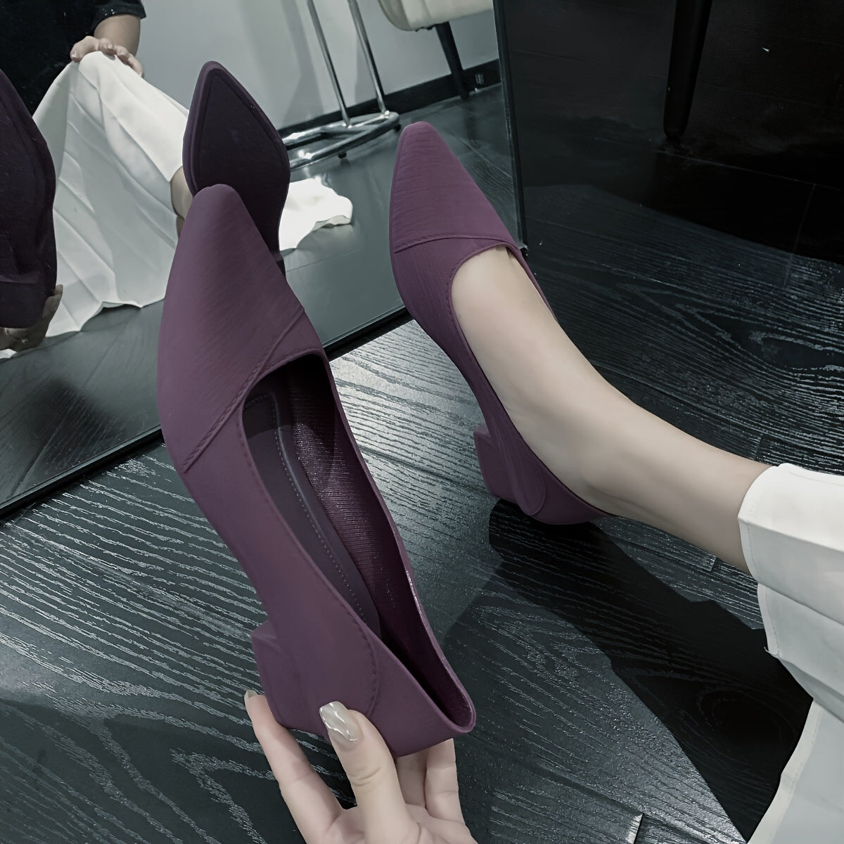 Women’s Solid Color Chunky Heels Casual Point Toe Slip-On Pumps