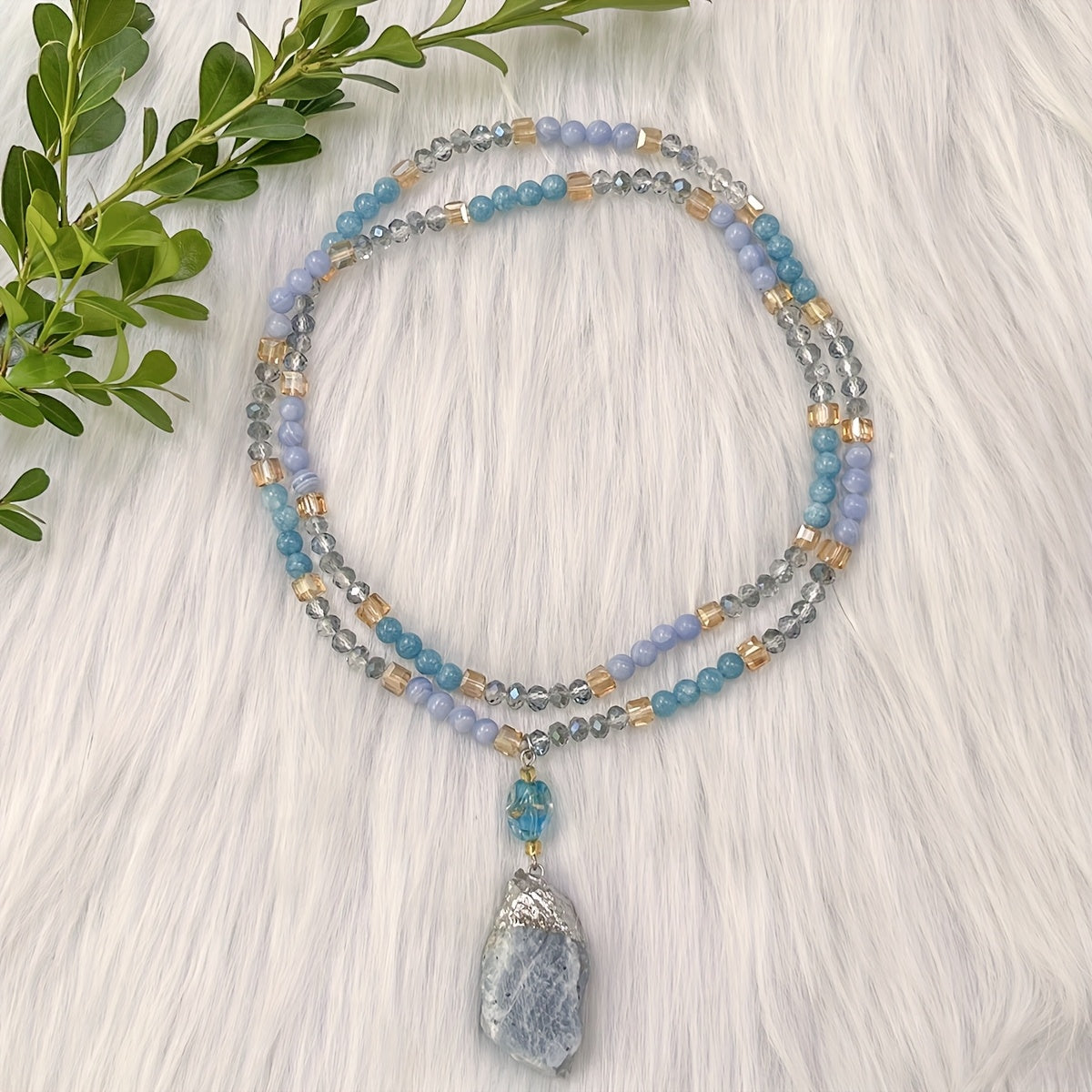 Vintage ilhomlangan Mala taqinchoq, xom Kyanite, Ko'k Laze Agate va Amazonit tanelari bilan