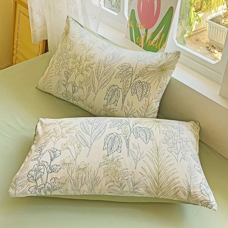 Set of 2 Hypoallergenic Floral Pillowcases with Deep Pockets and All-Season Garden Print