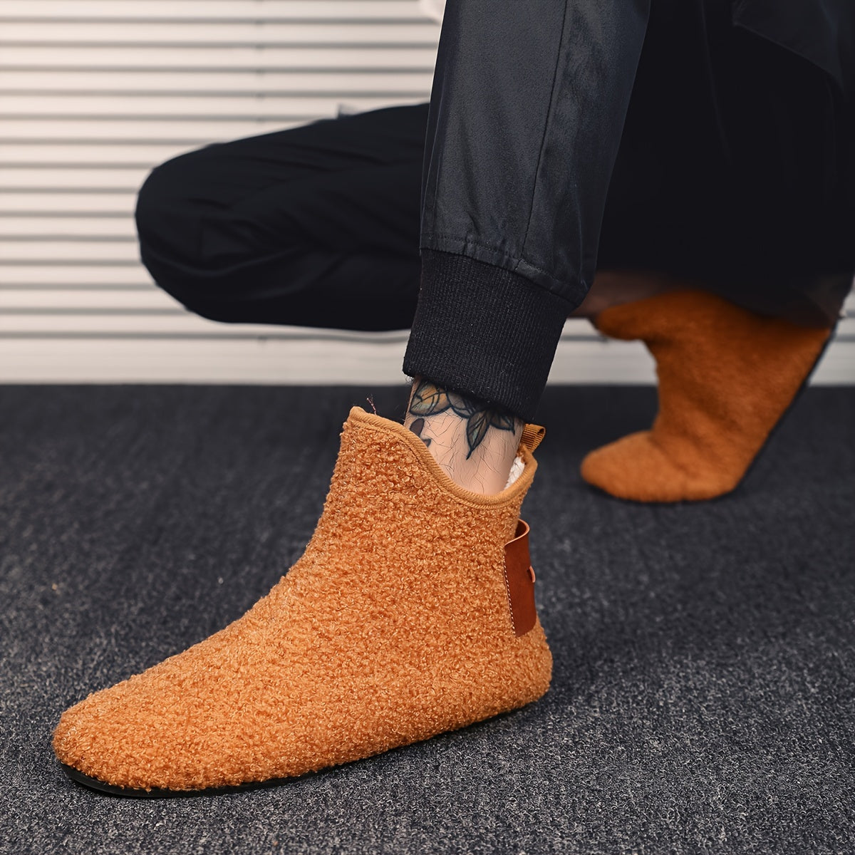 Pantuflas masculinas de interior tipo slip-on para tobillo con suela de goma antideslizante y forro de felpa