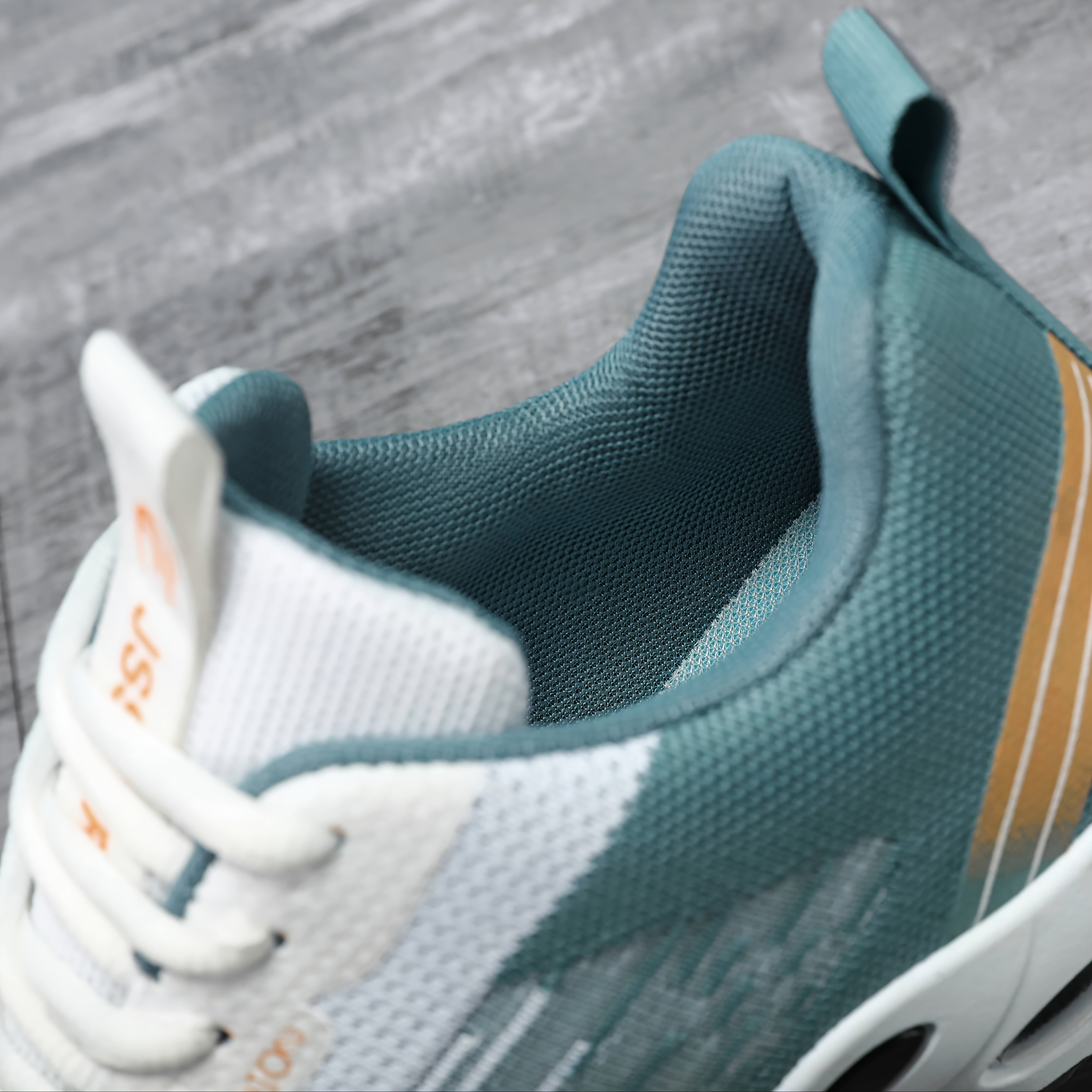 Men's Breathable Mesh Sports Sneakers Low Top Lace-Up Casual Shoes PVC Sole