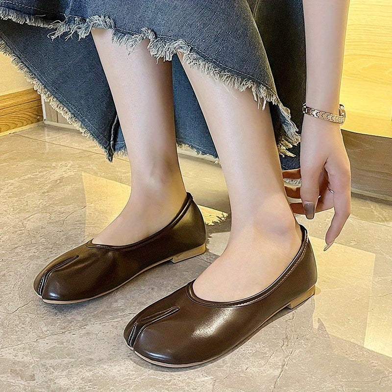 Women's Slip-On Flats Summer Shoes with Synthetic Cover Lining and Rubber Sole