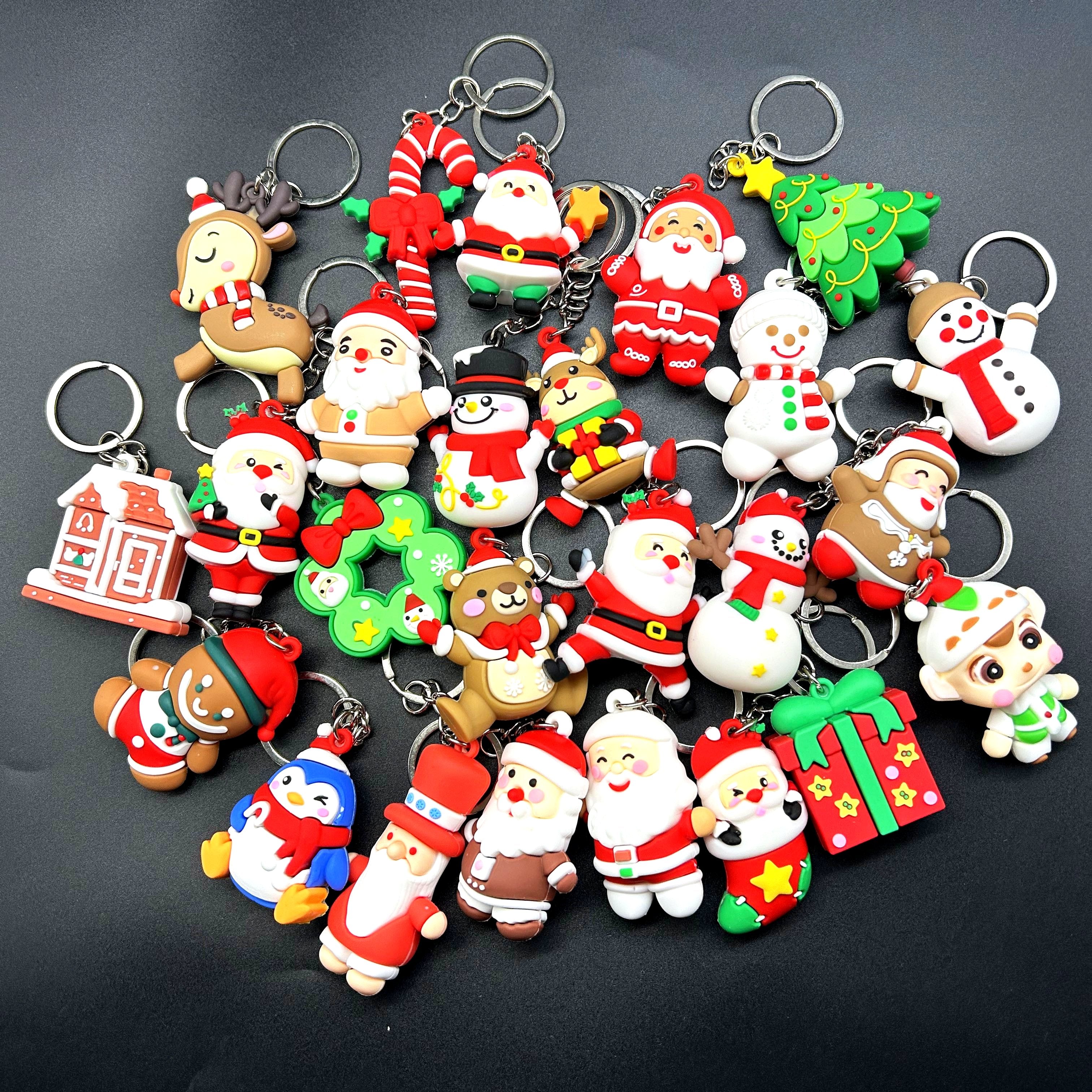 Juego de 25 llaveros de PVC festivos con dibujos animados de Navidad, anillos de pareja y charms navideños