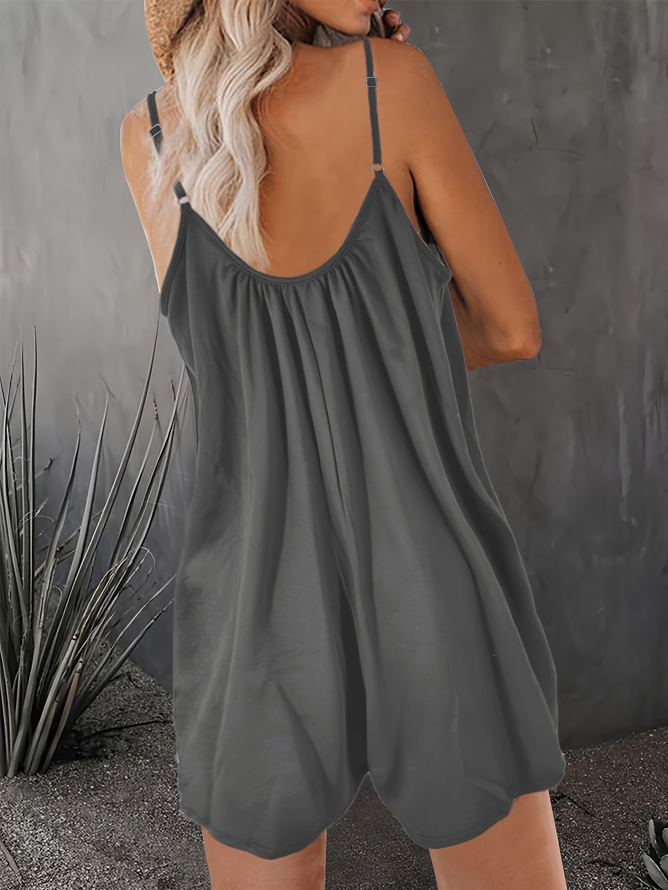 Women's Green Sleeveless Romper with Pockets for Summer Vacation