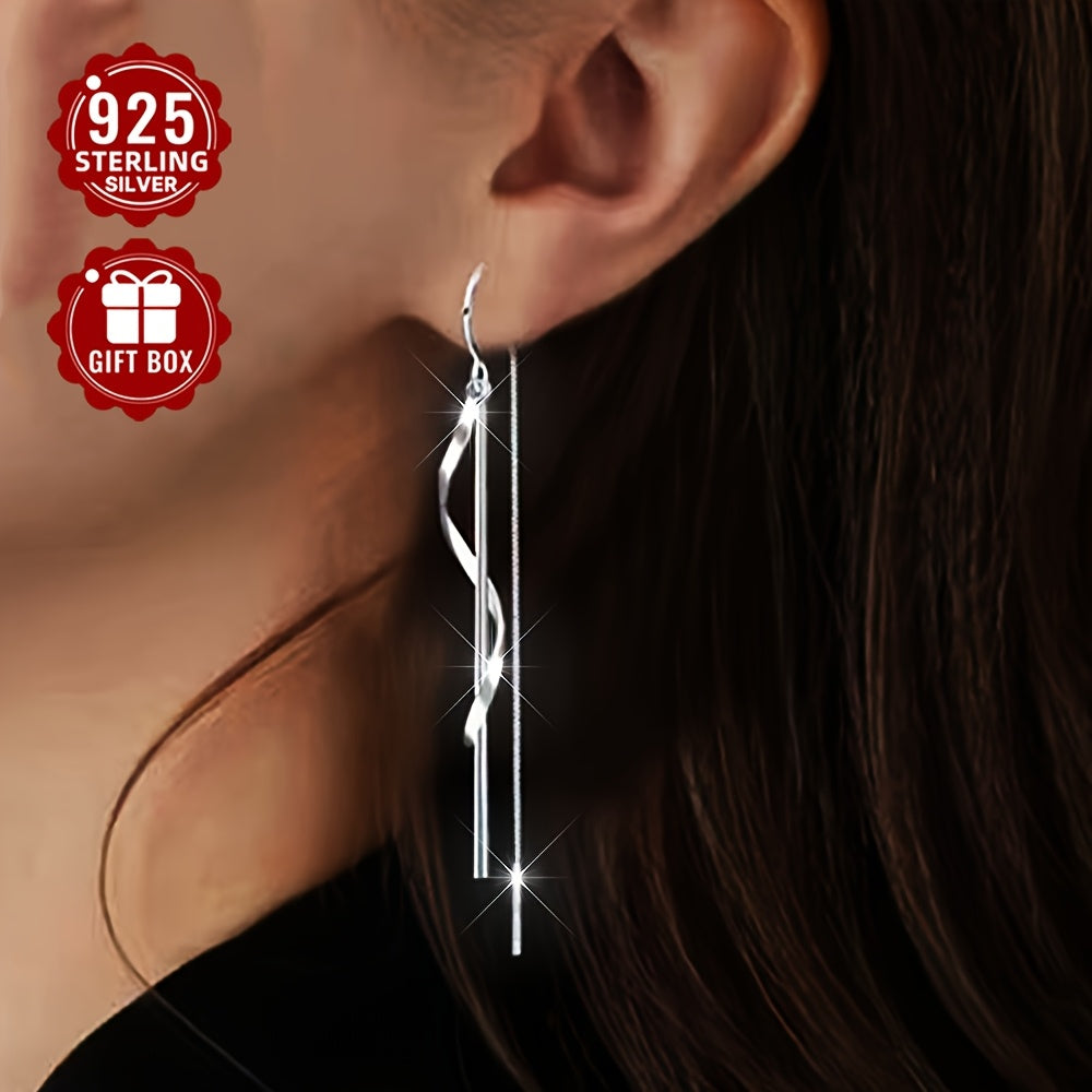 Ushbu nozik 925 Sterling Silver Drape Earrings har kuni kiyish, sayohat, yig'ilishlar va sovg'alar uchun mukammal bo'lib, taxminan 2.65g og'irlikda. Ular nafis S-shaklidagi to'lqin dizayniga ega bo'lib, har qanday kiyimga noziklik qo'shish uchun ideal.