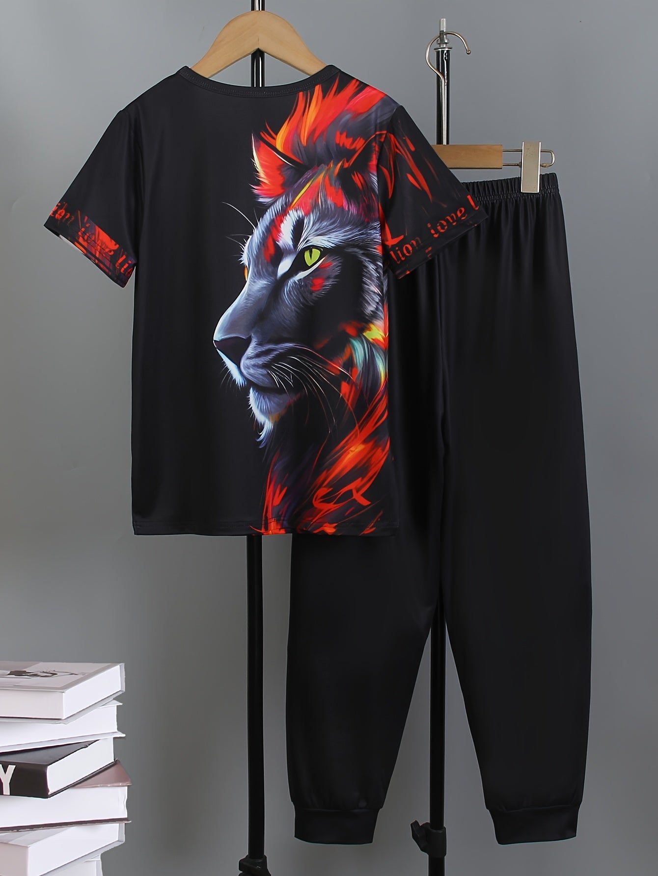 O'g'il bolalar uchun ochiq havoda faoliyat uchun sher naqshli kundalik ikki qismli kostyum