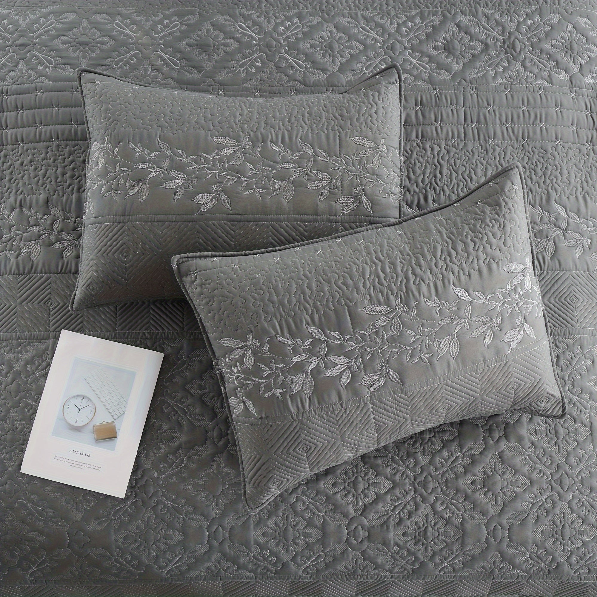 Embroidered Quilt Cover Set for Double Bed with Flower Pattern and Patchwork Design