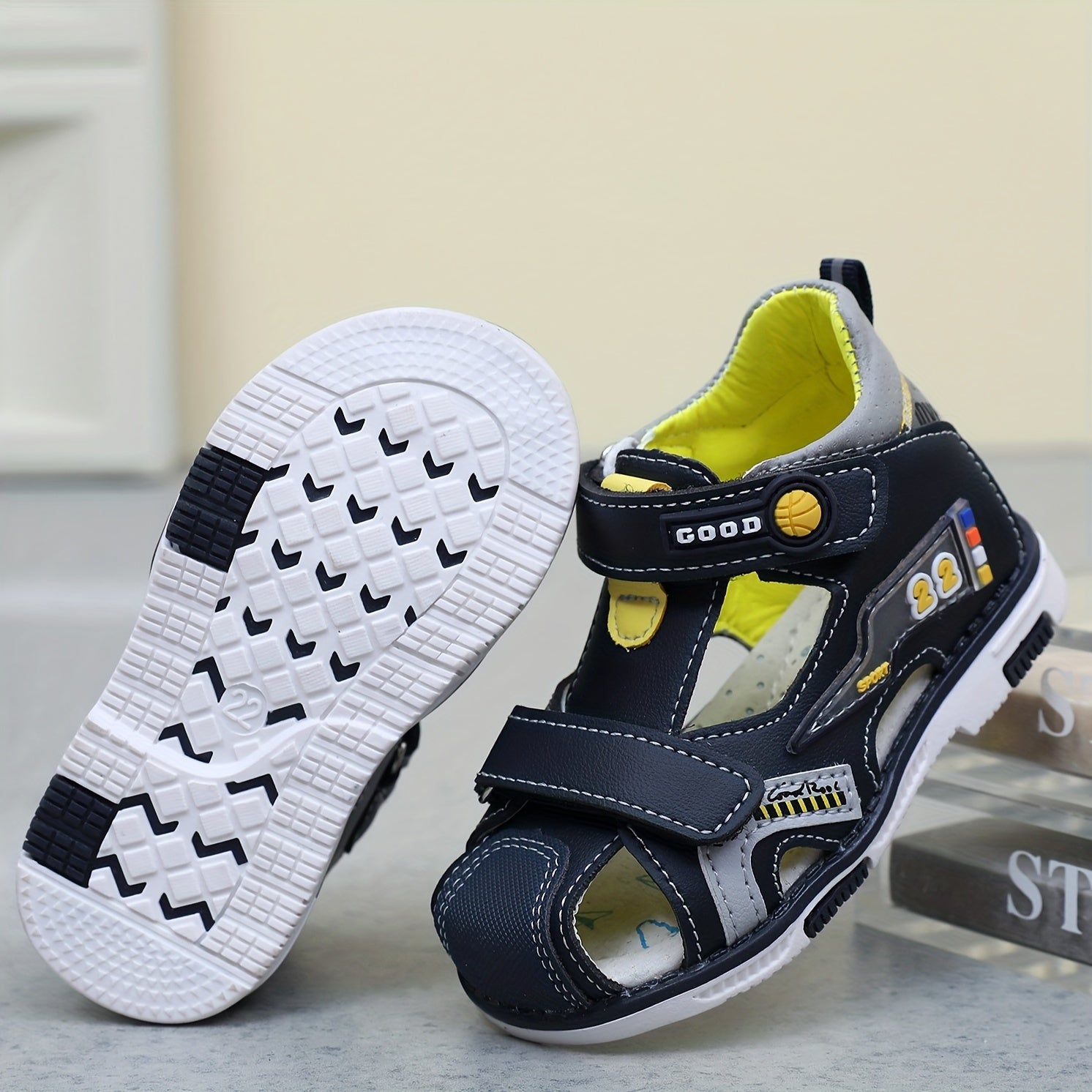 Boys White Sandals Breathable PU Upper TPR Sole Hook-and-Loop Closure Casual Spring Summer Fall