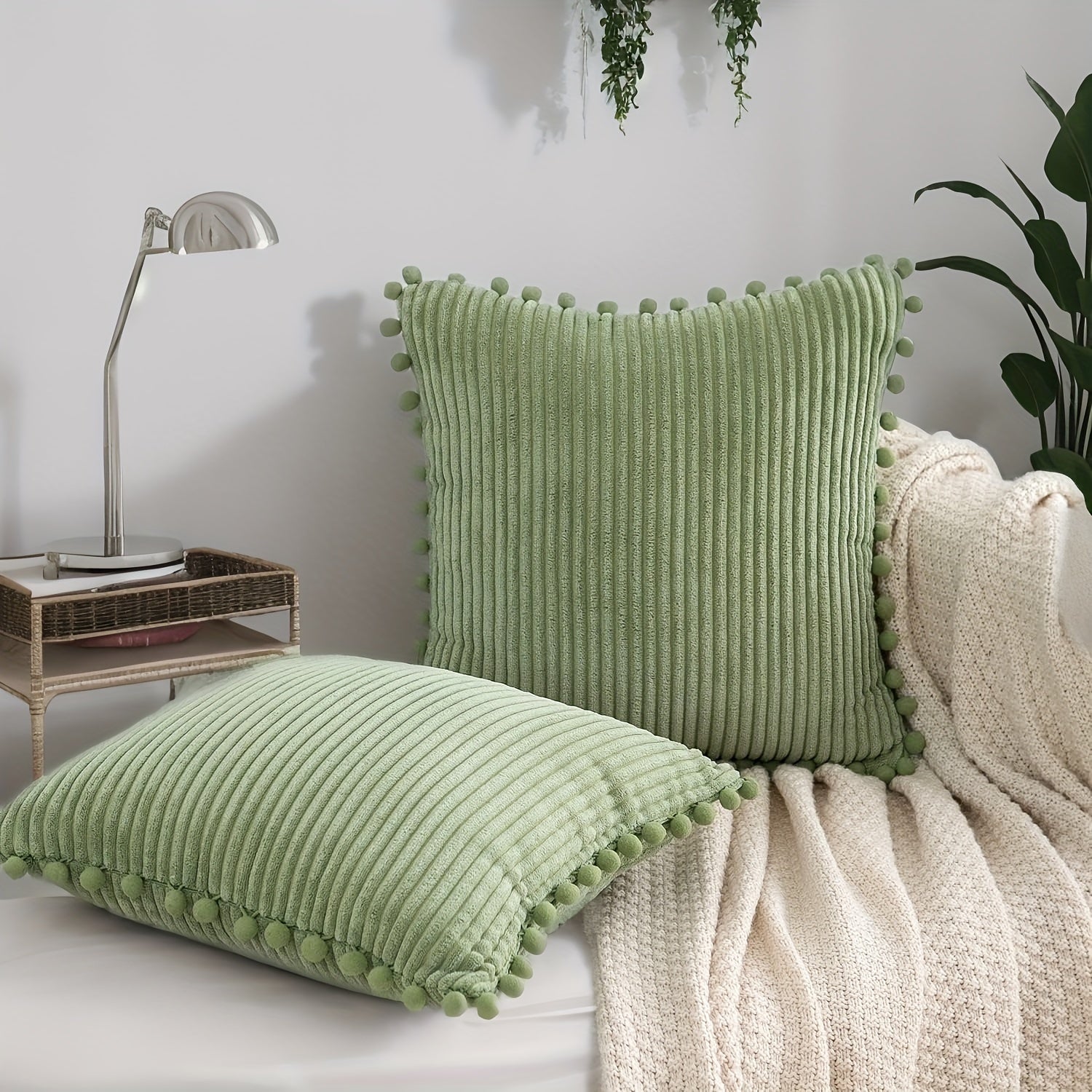 2 чехла для подушек из вельвета с меховыми шариками, идеально подходят для декора гостиной или спальни (подушки не включены).