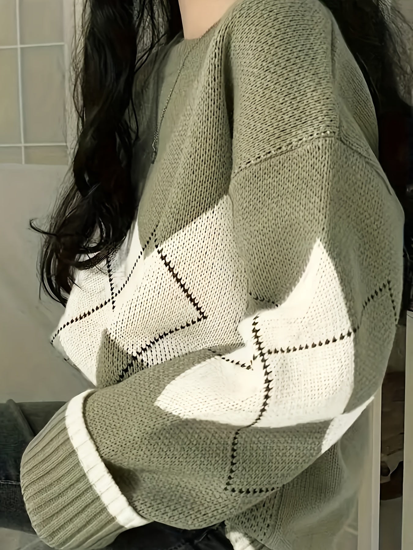 Plus Size Women's Oversized Crew Neck Sweater Geometric Check Beige White