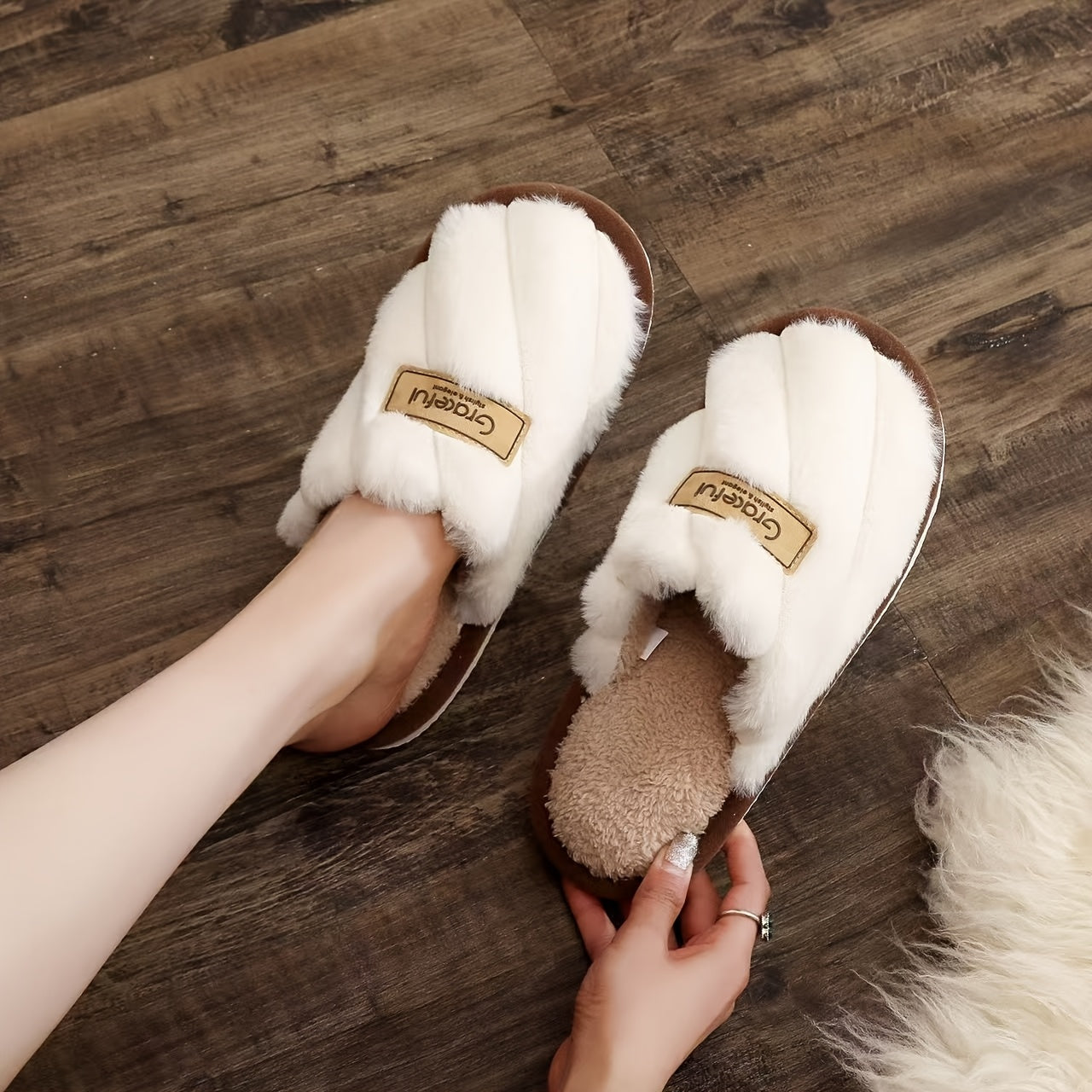 Unisex Checkered Plush Slippers Non-Slip EVA Sole All-Season Home Shoes
