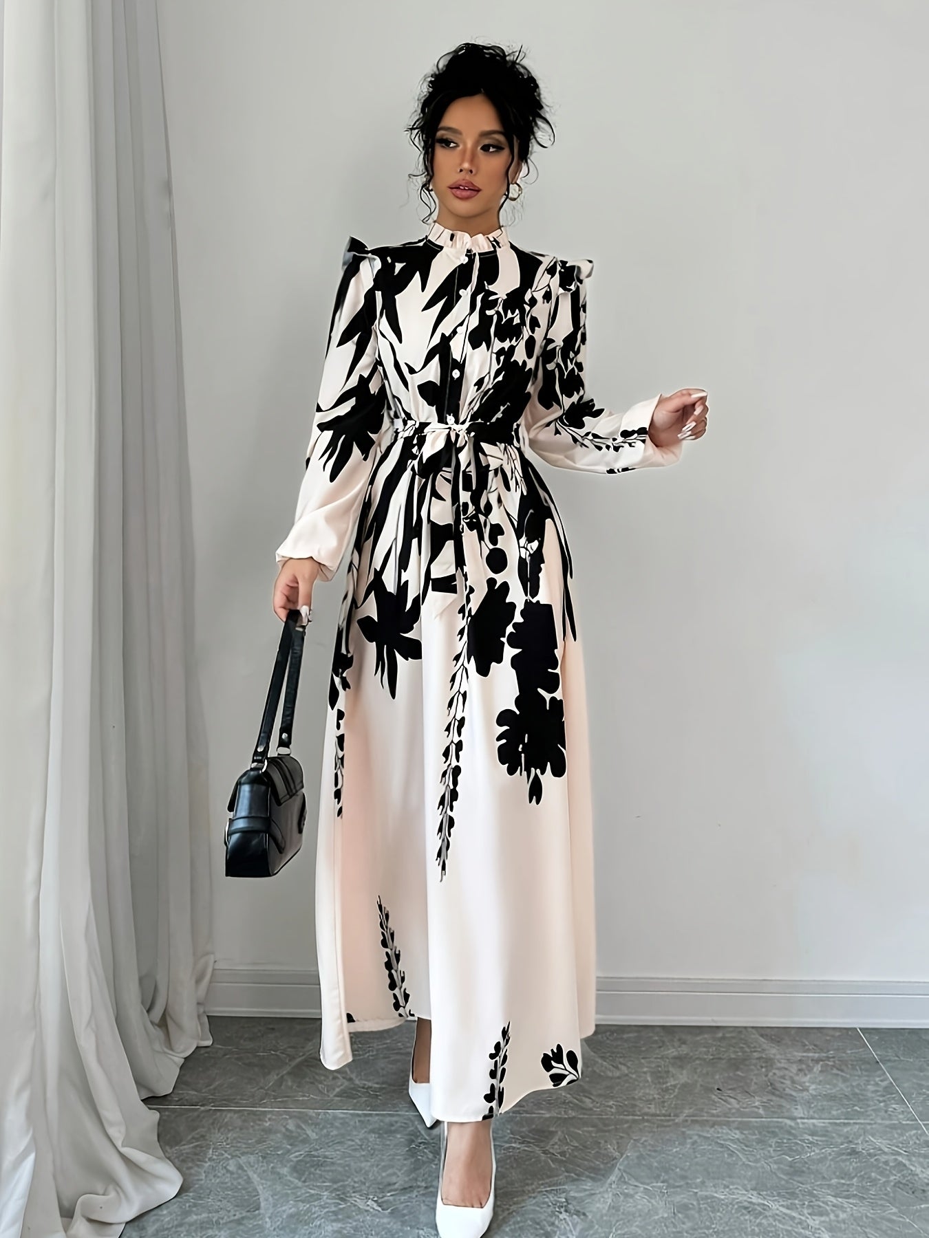 Ayollar uchun uzun yengli, soxta bo'yin, kamar tafsiloti va mashinada yuvish mumkin bo'lgan, nafis gullar bosma maksi ko'ylak - bahor va kuz uchun ideal.